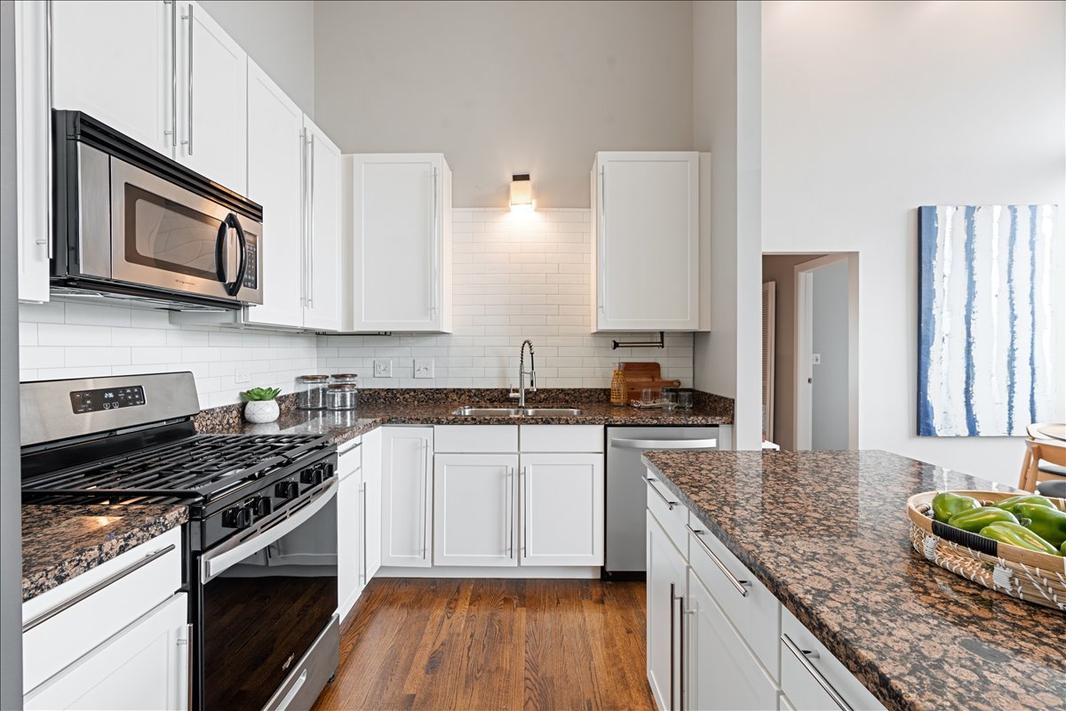 2065 N Kedzie Avenue Unit: 327