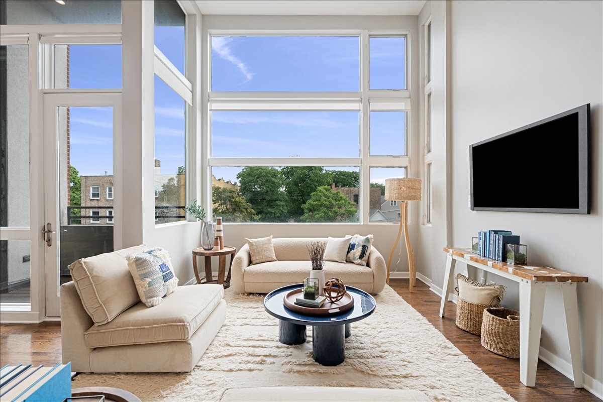2065 N Kedzie Avenue Unit: 327