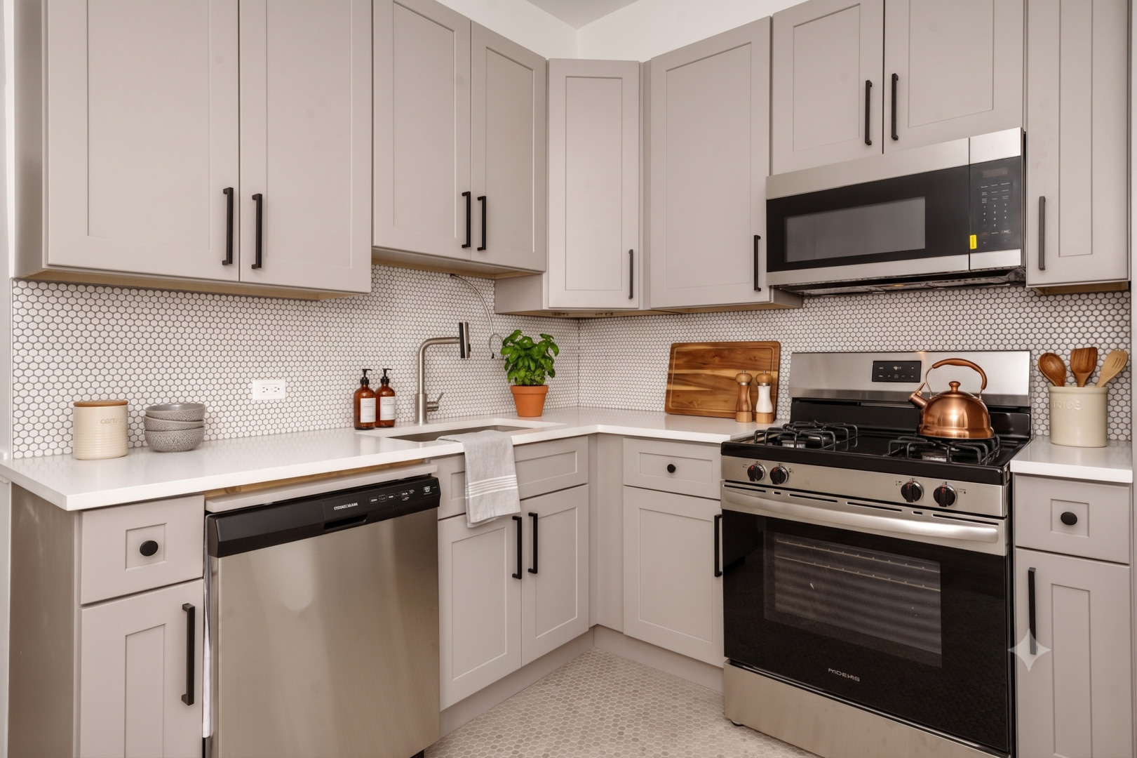 2346 W Thomas Street Unit: 2R