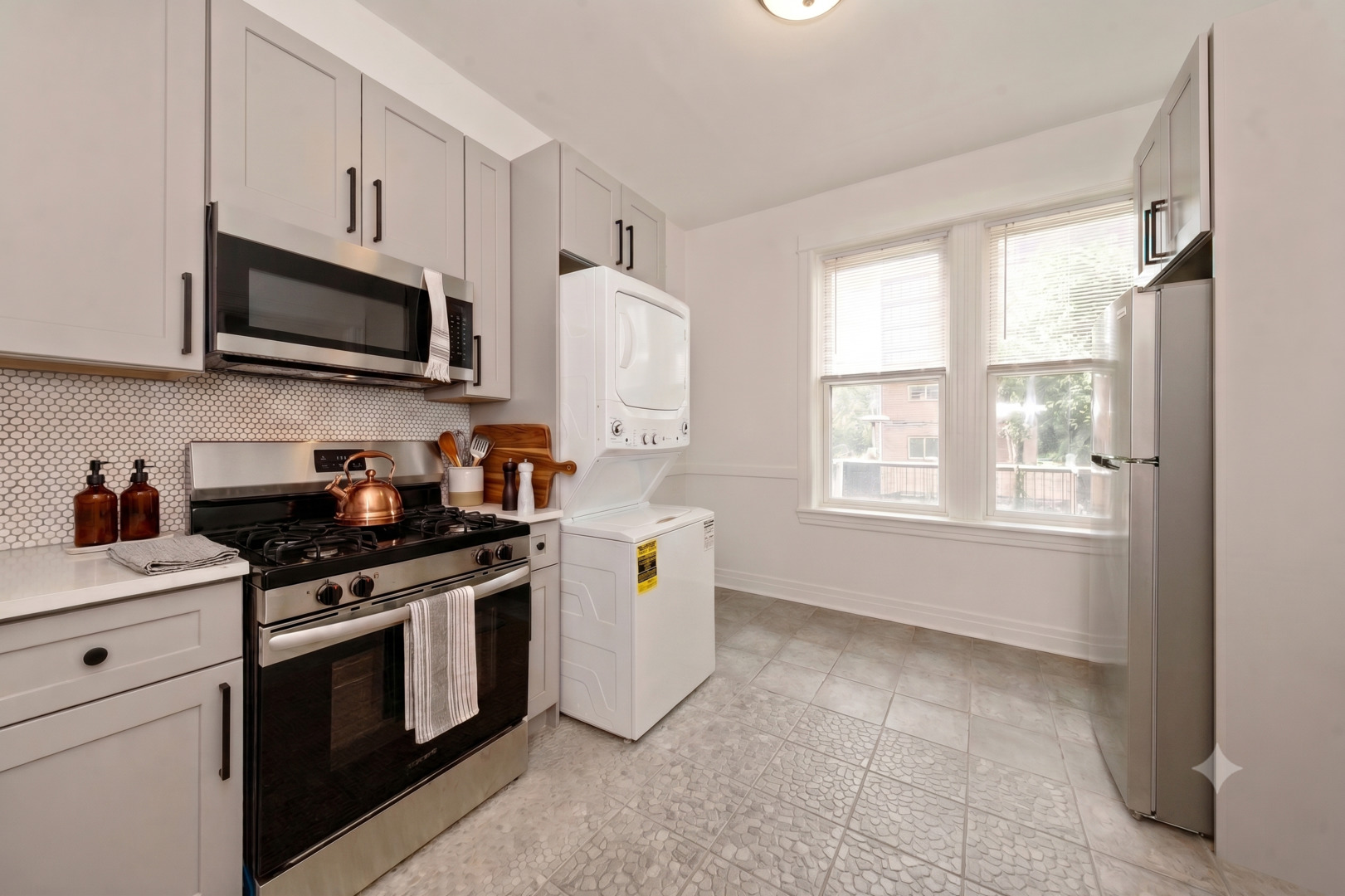 2346 W Thomas Street Unit: 2R