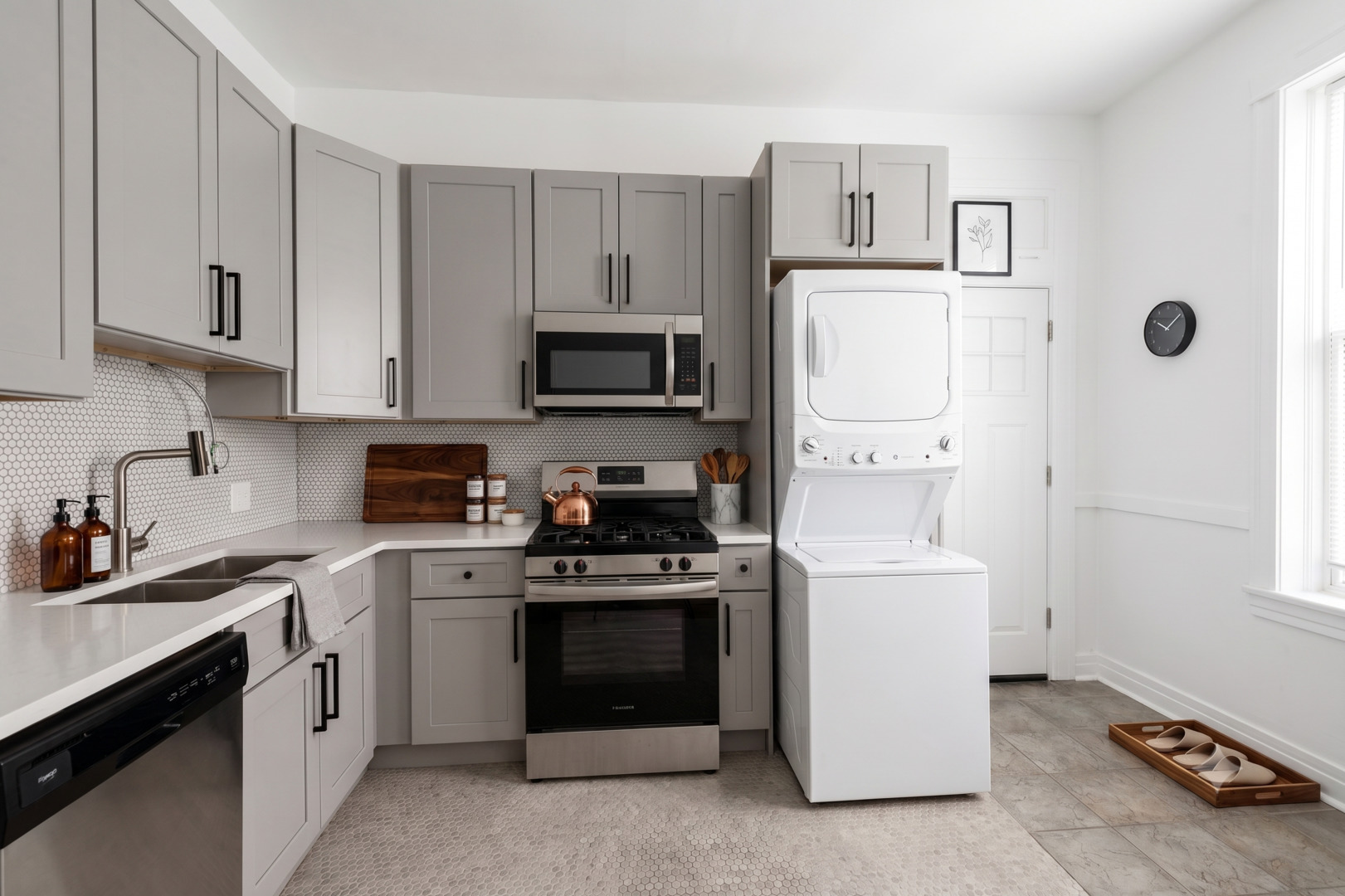 2346 W Thomas Street Unit: 2R