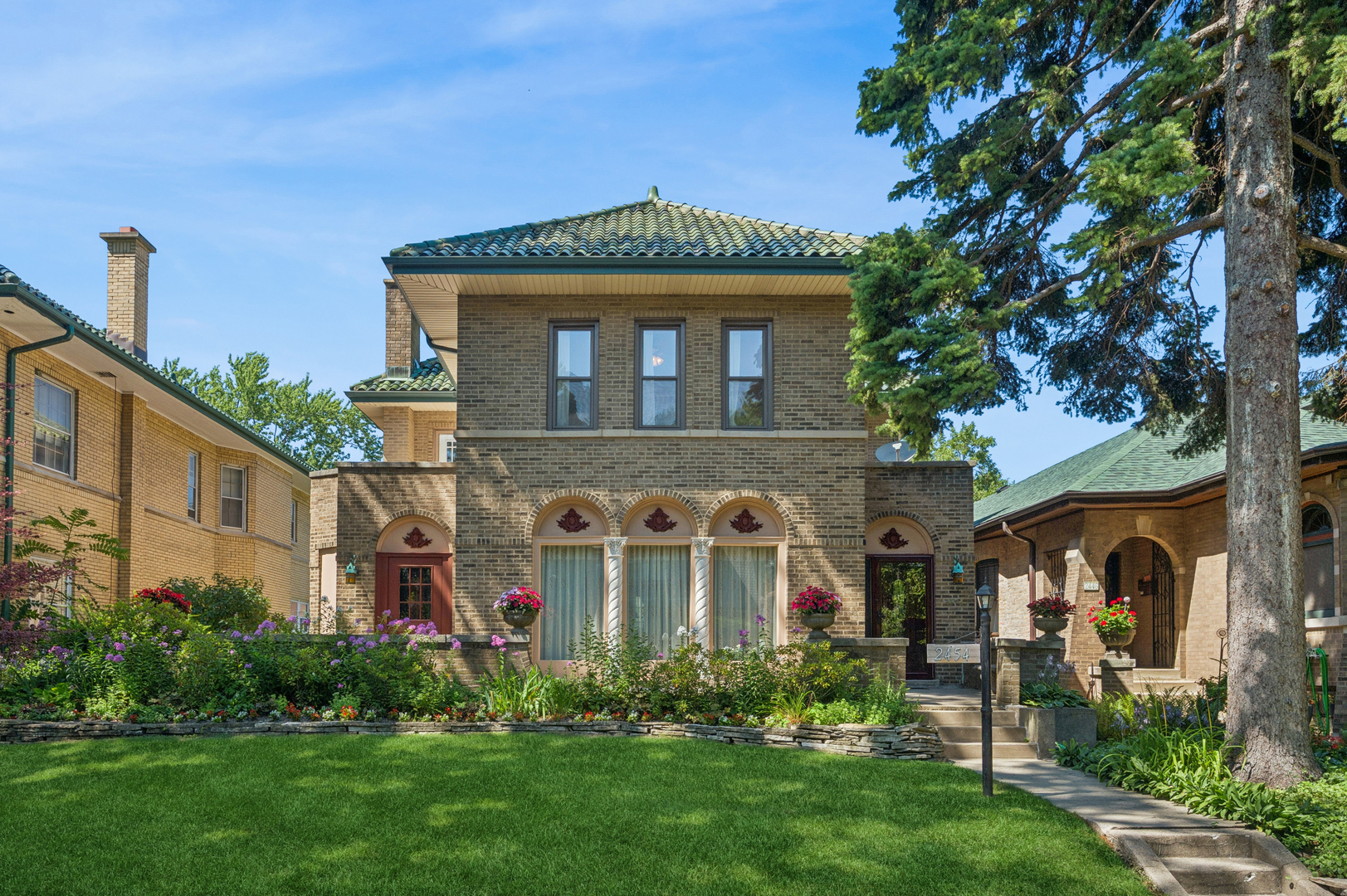 2454 W Morse Avenue