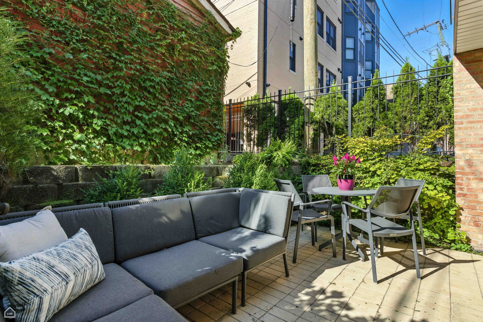 3012 N Waterloo Court Unit: 10