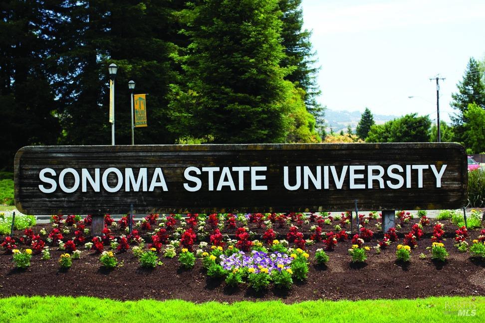 985 Copeland Creek Dr