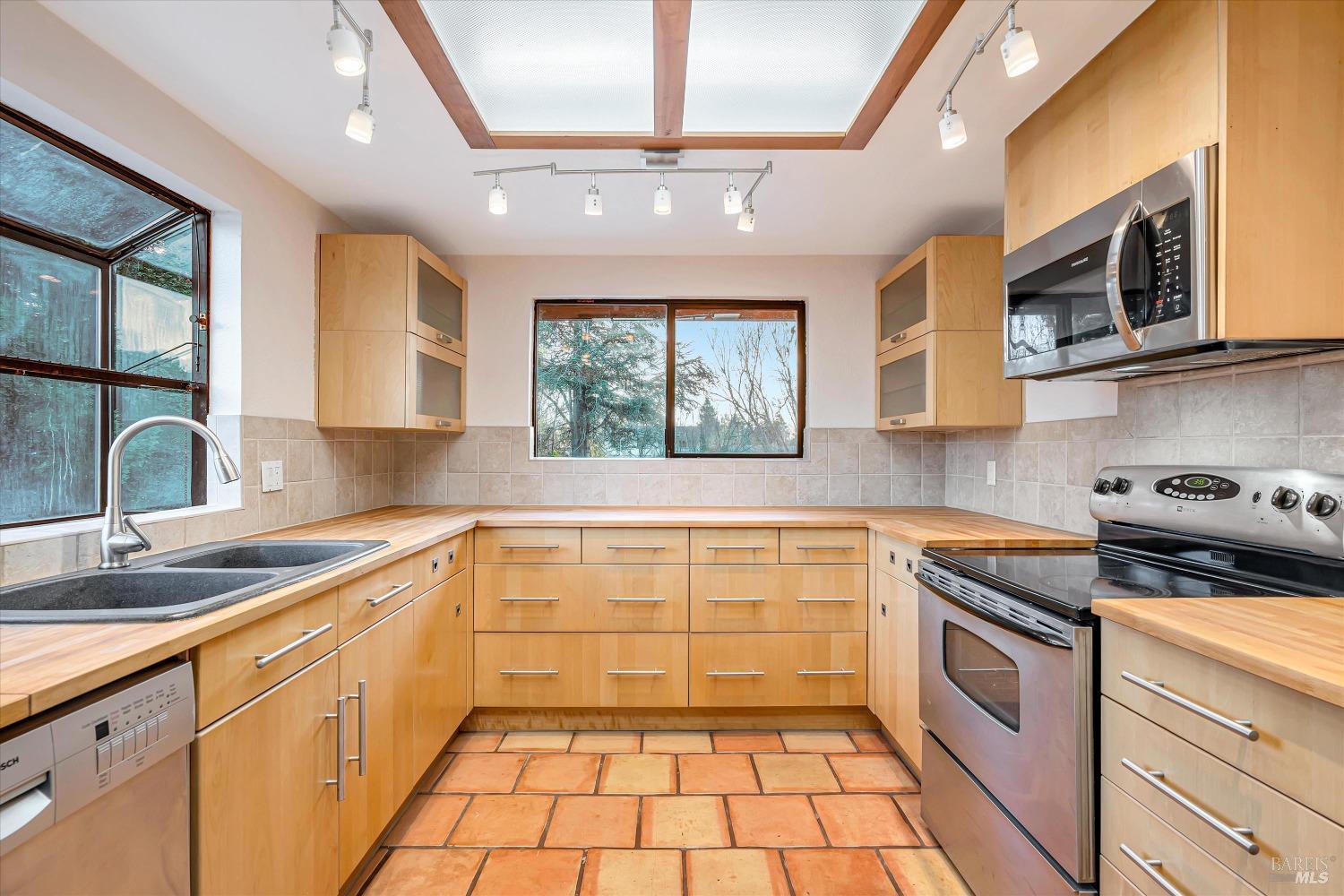 985 Copeland Creek Dr