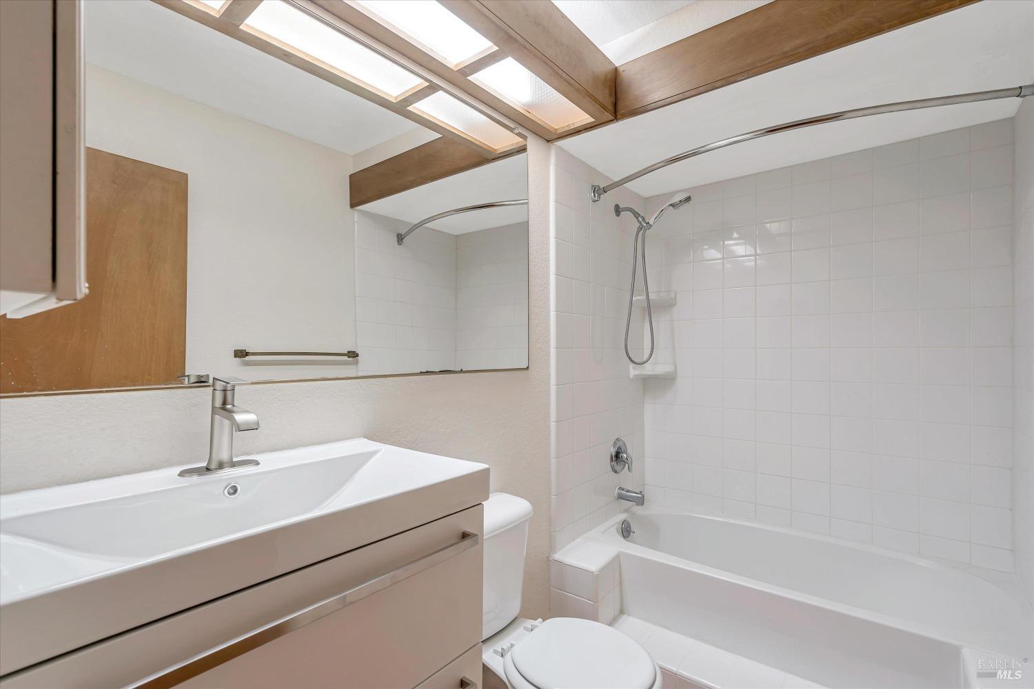 985 Copeland Creek Dr