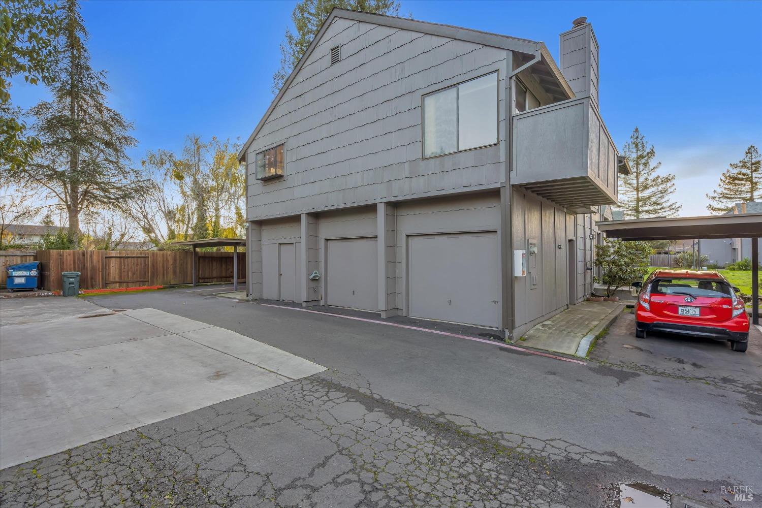 985 Copeland Creek Dr