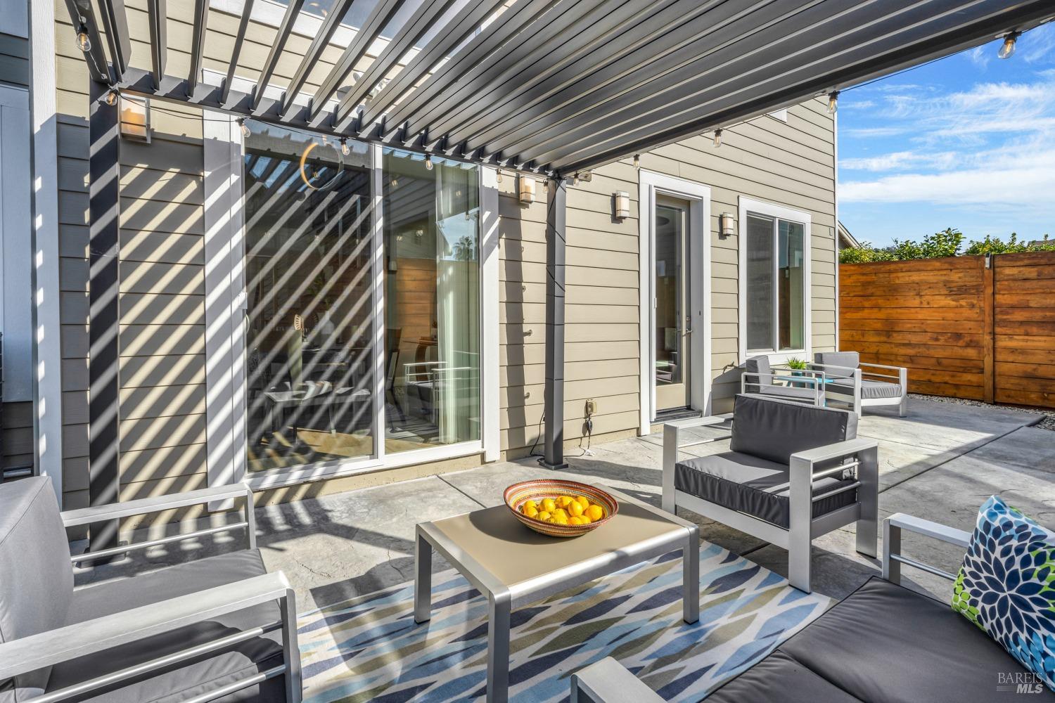 1806 Bella Vista Way