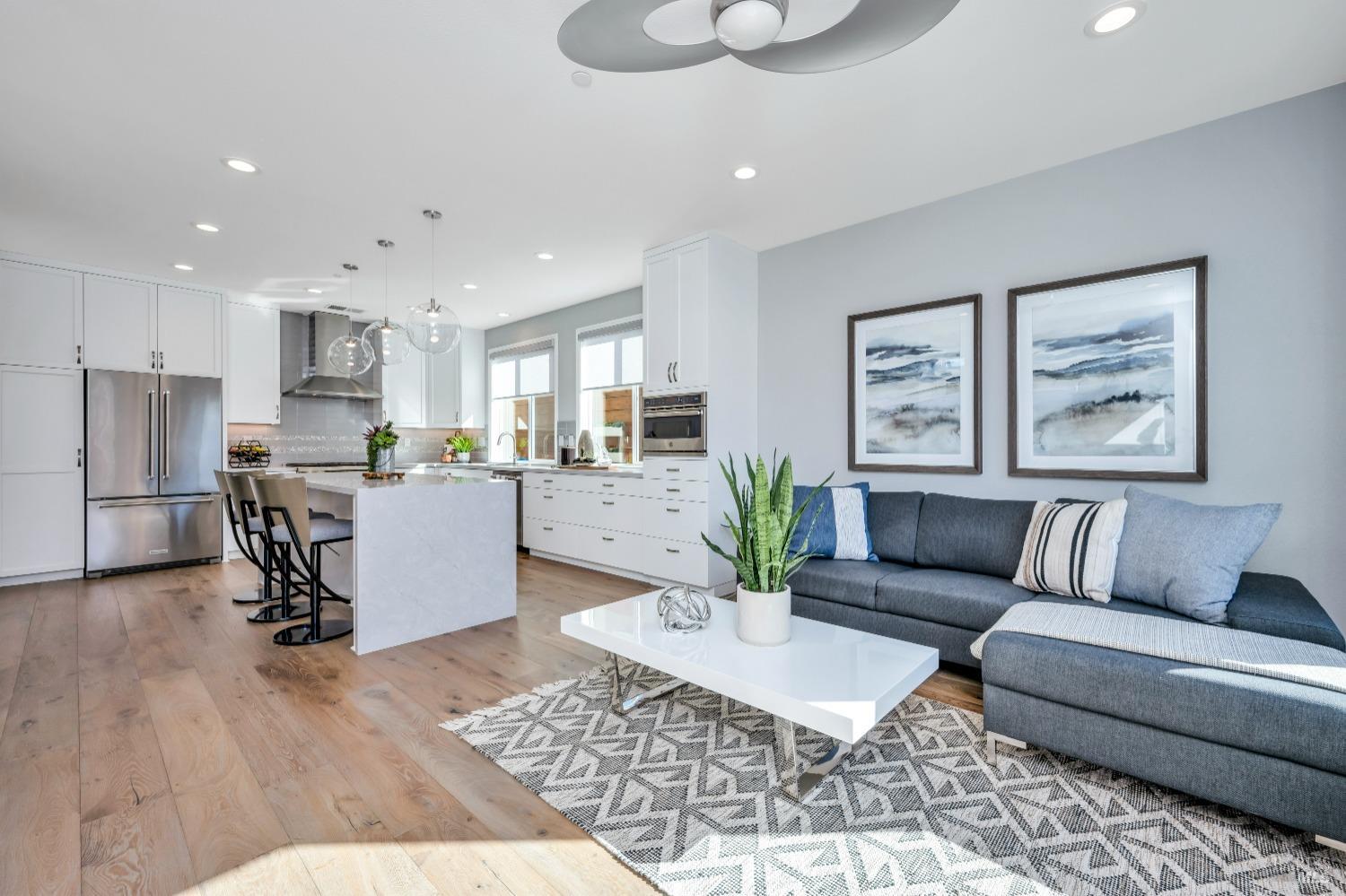 1806 Bella Vista Way