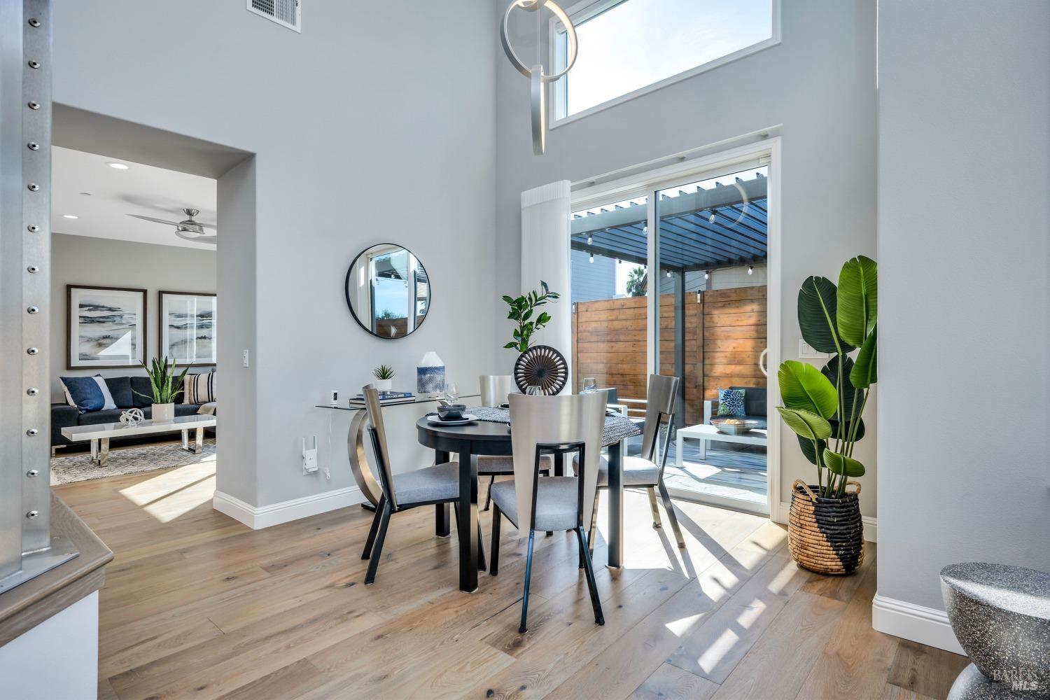 1806 Bella Vista Way