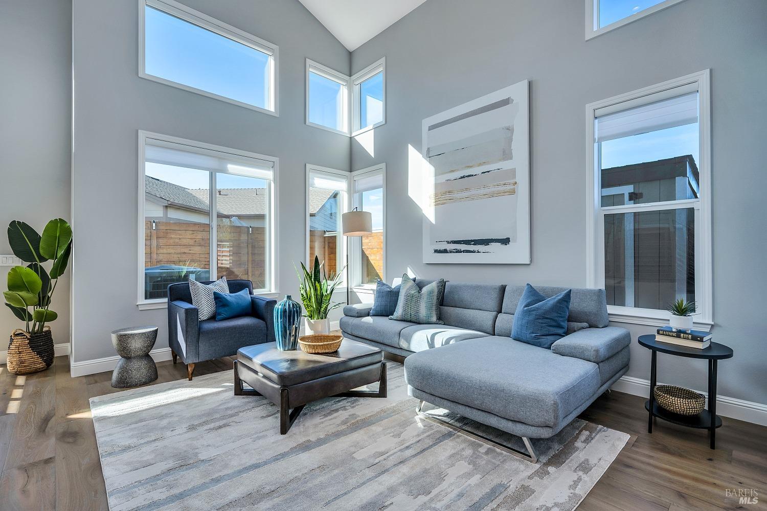 1806 Bella Vista Way