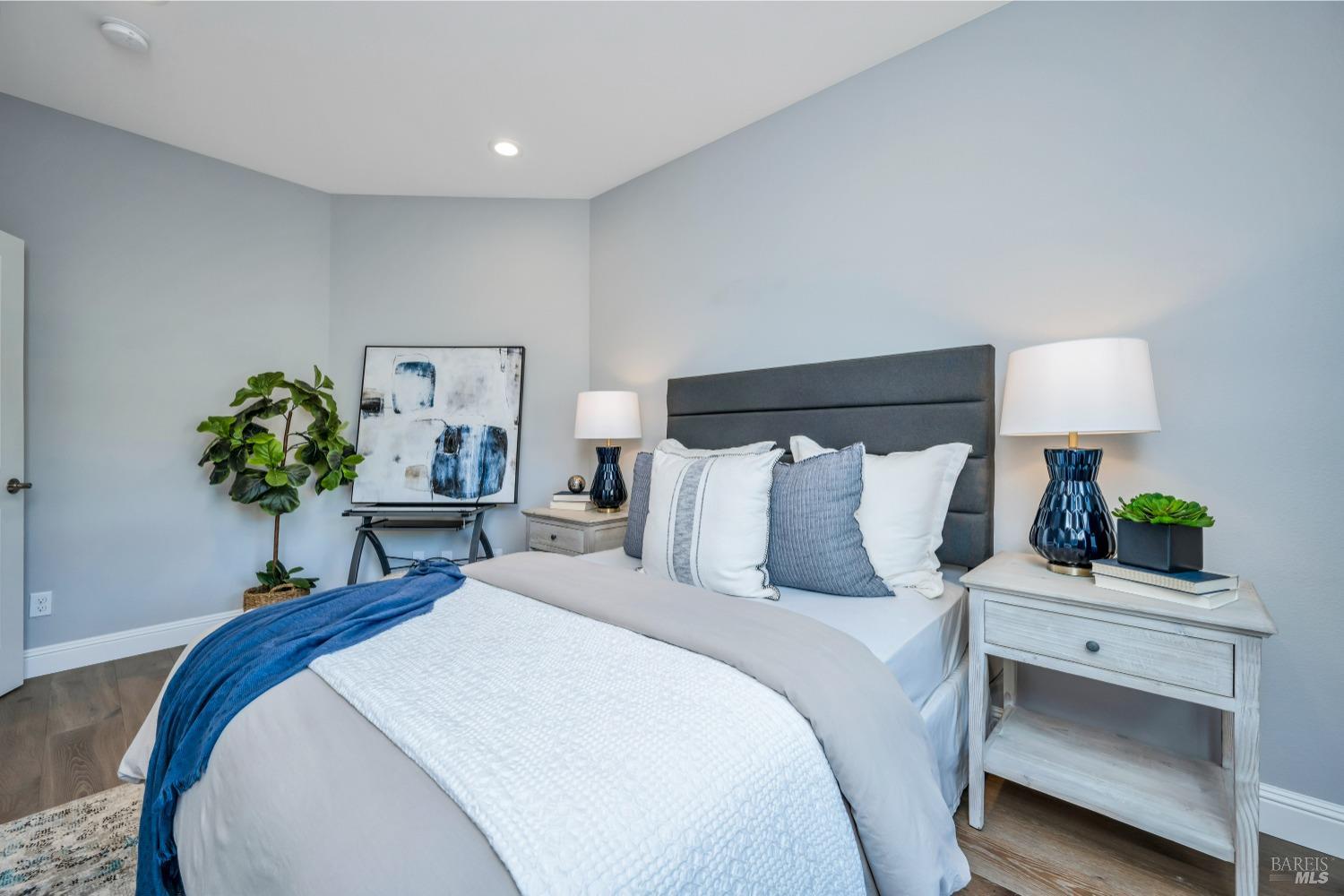 1806 Bella Vista Way