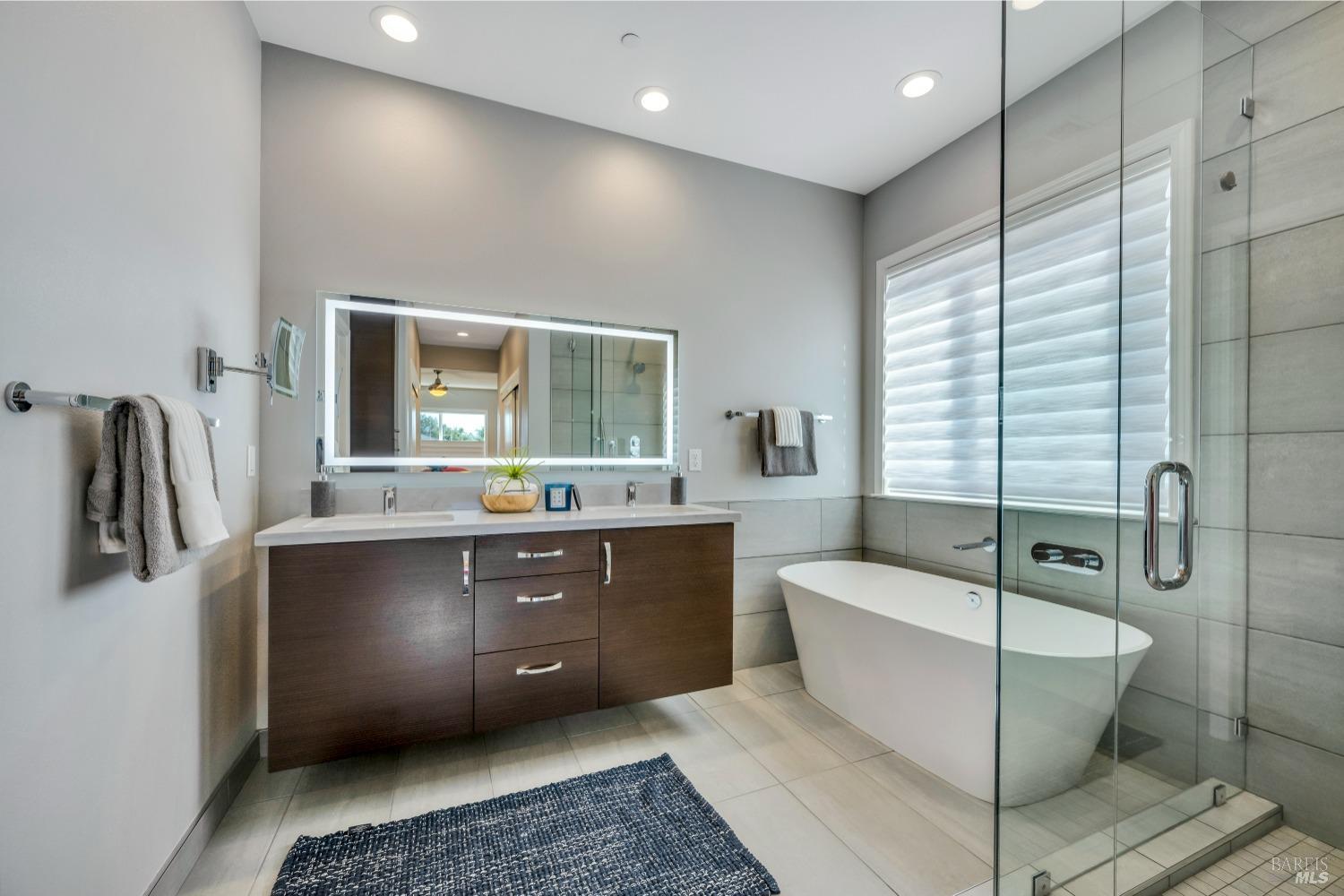 1806 Bella Vista Way