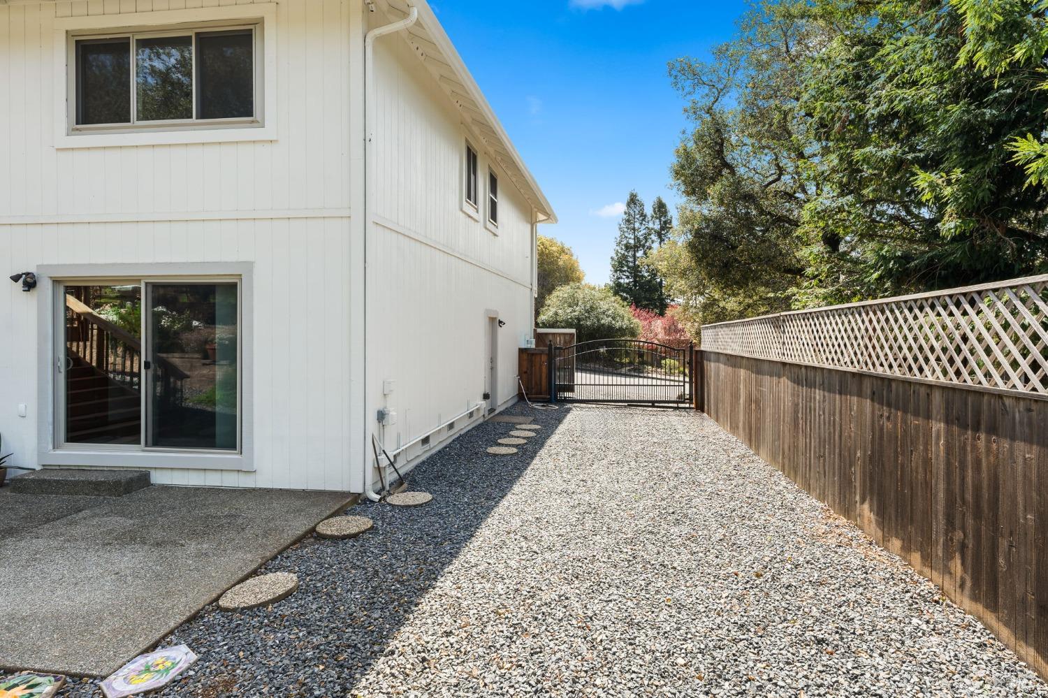 3897 Rock Springs Dr