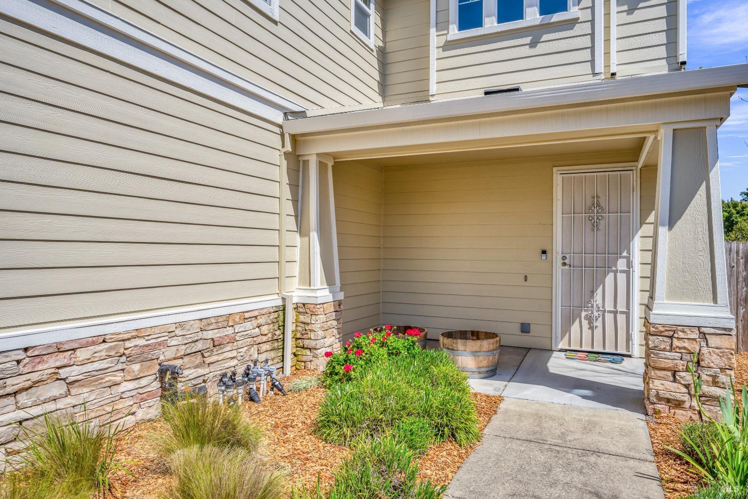 4072 Rickenbacker Dr