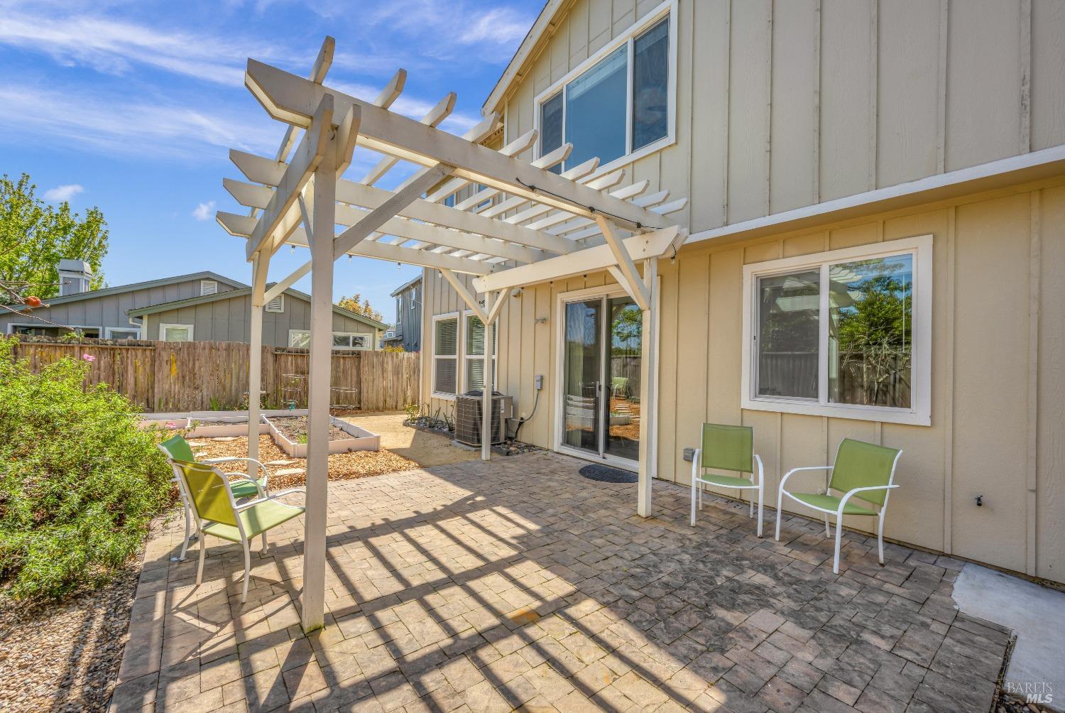 4072 Rickenbacker Dr