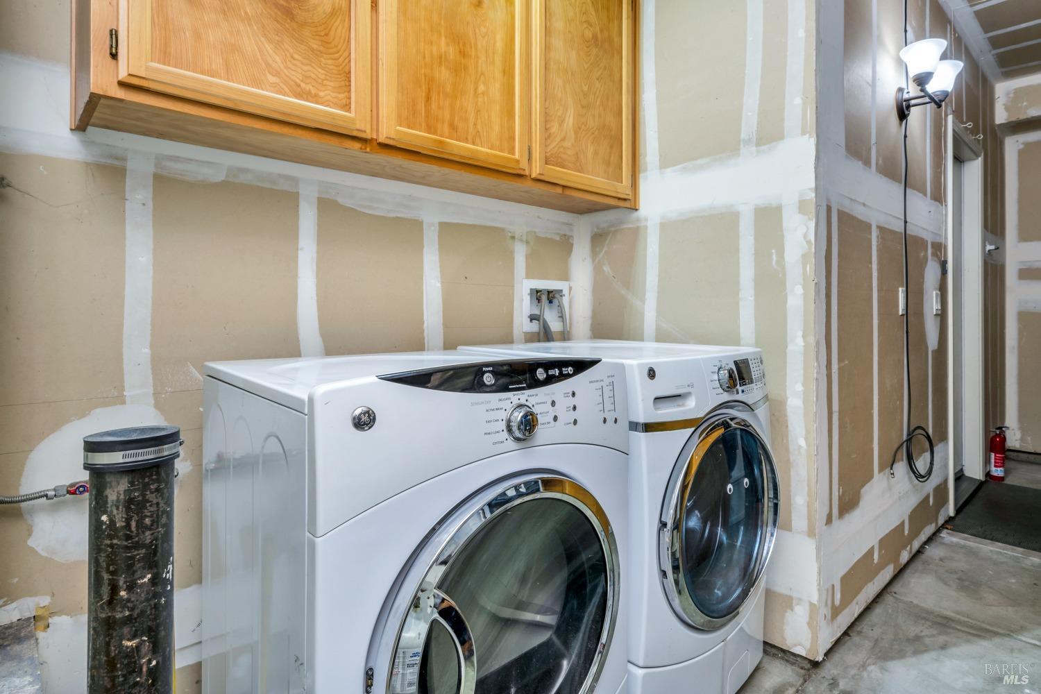 4072 Rickenbacker Dr