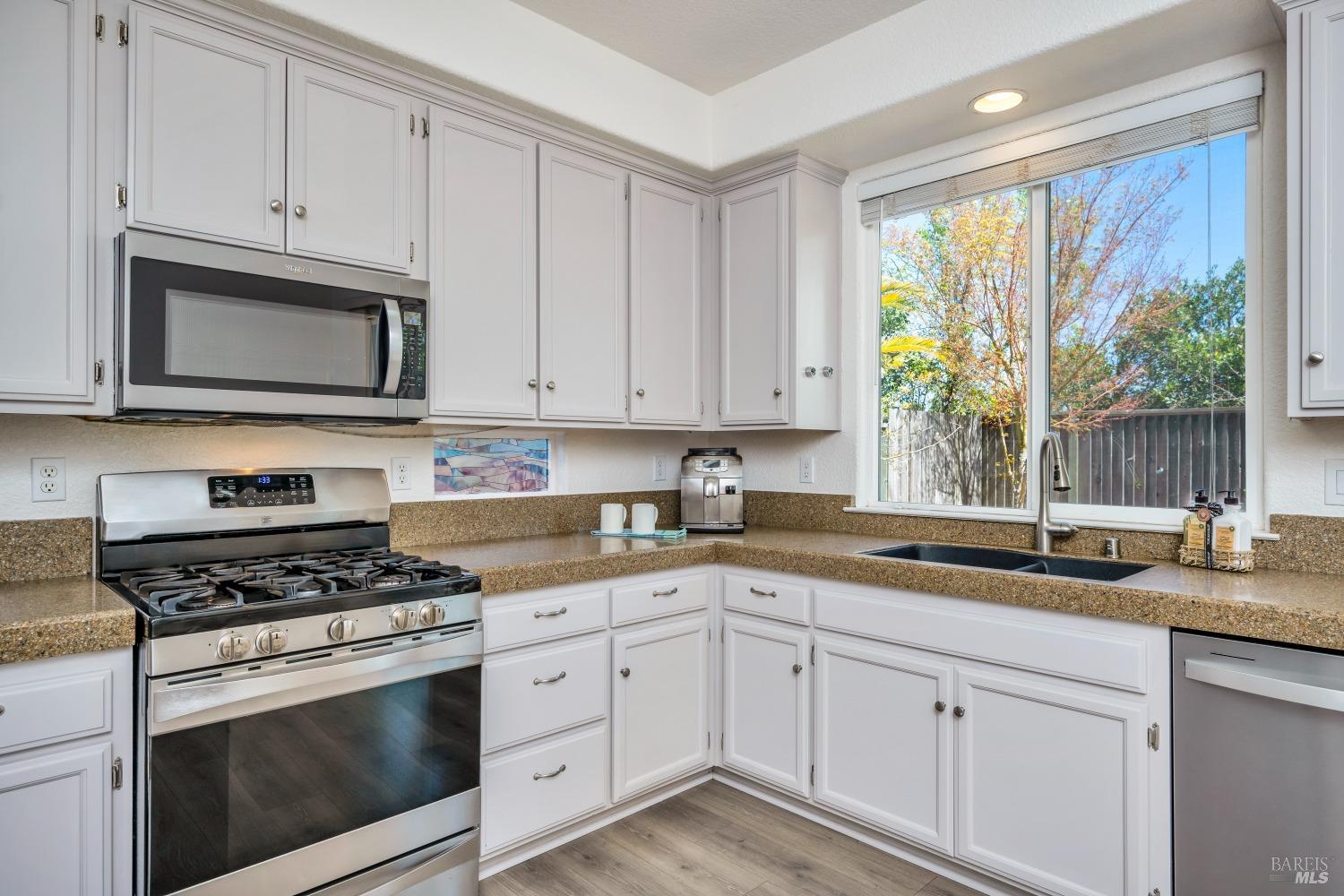 4072 Rickenbacker Dr