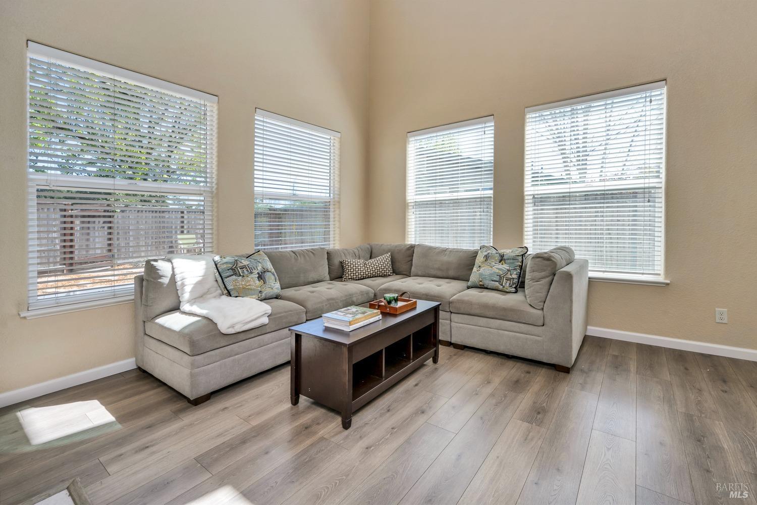 4072 Rickenbacker Dr