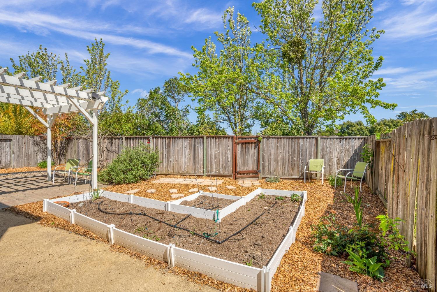 4072 Rickenbacker Dr