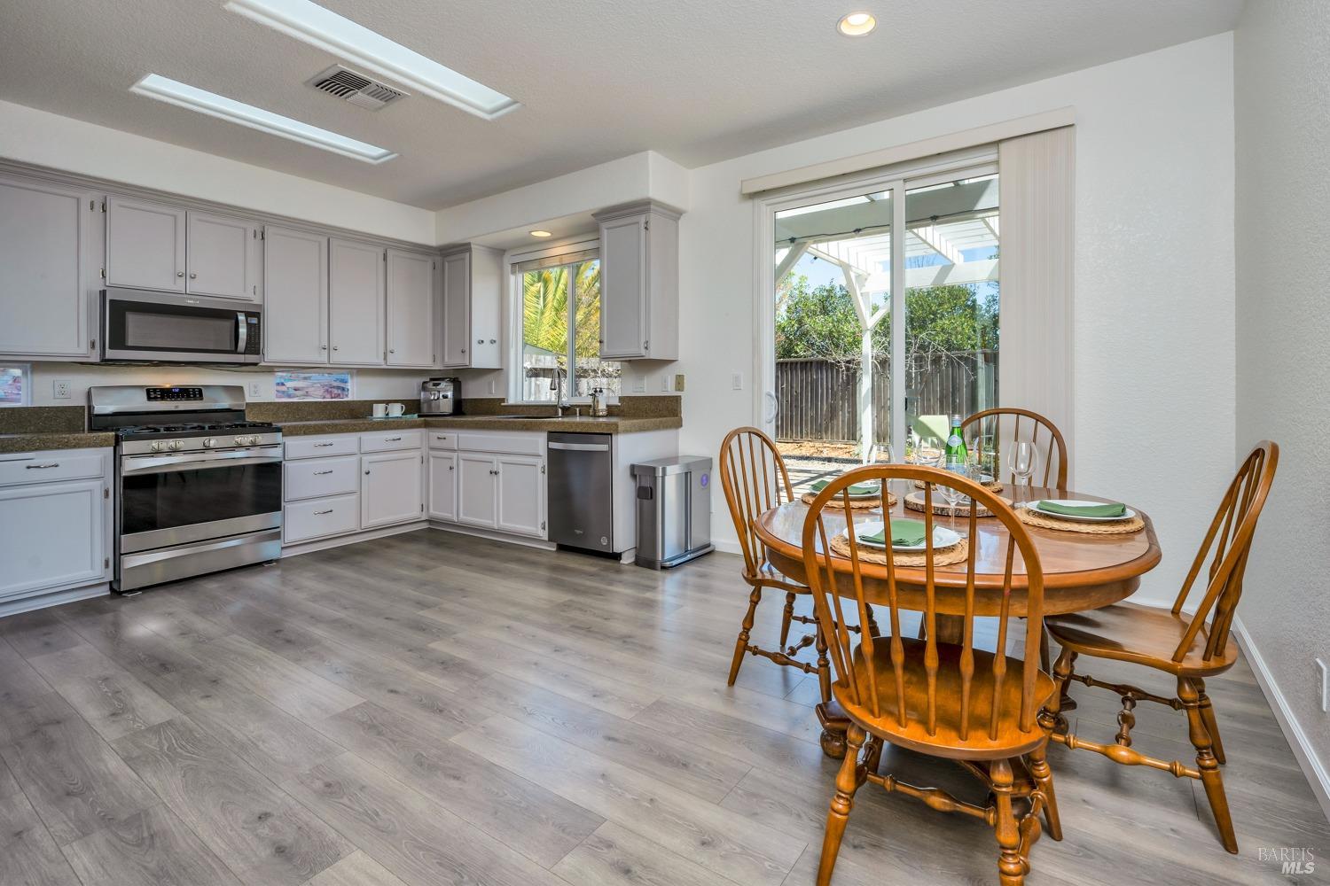 4072 Rickenbacker Dr