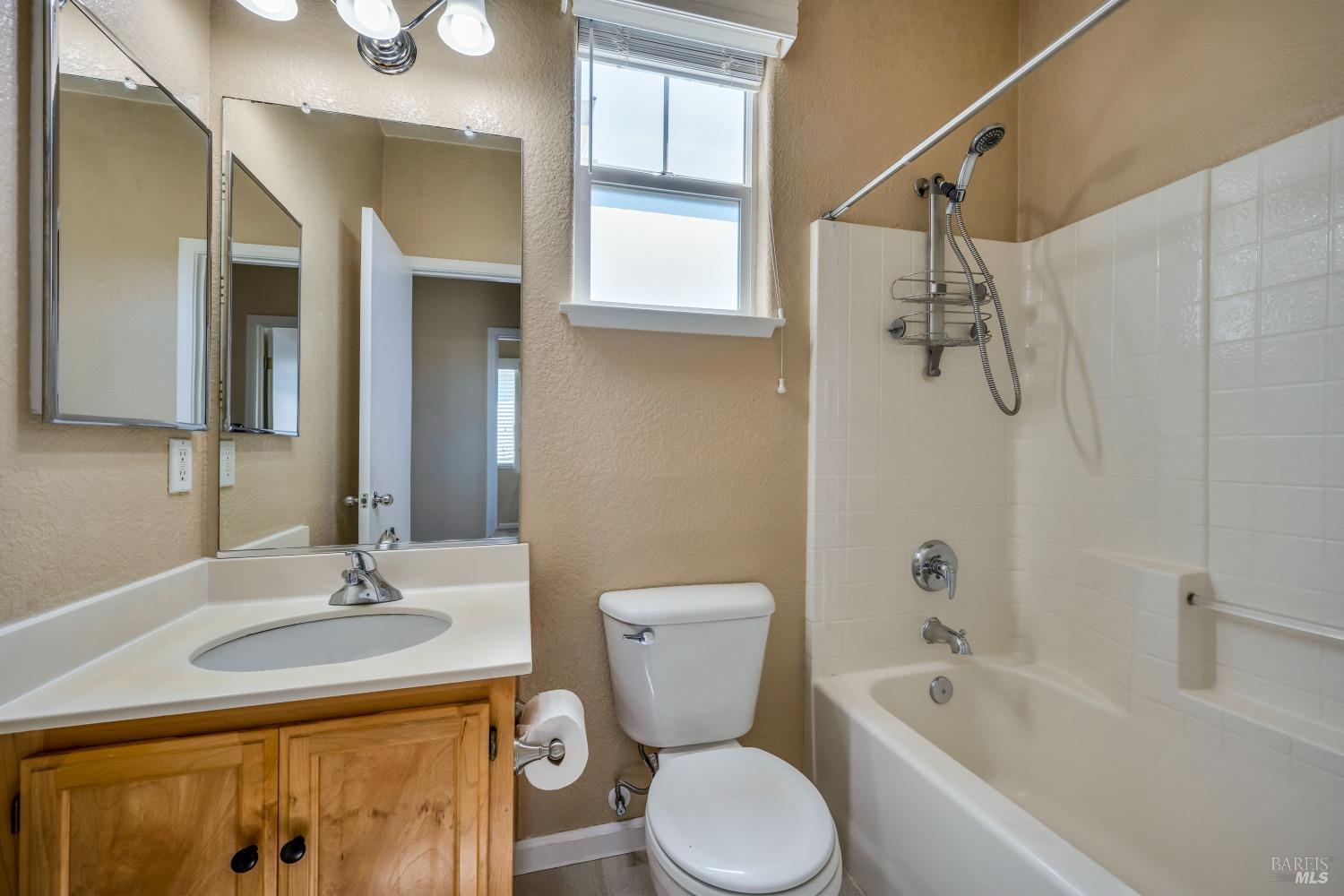 4072 Rickenbacker Dr