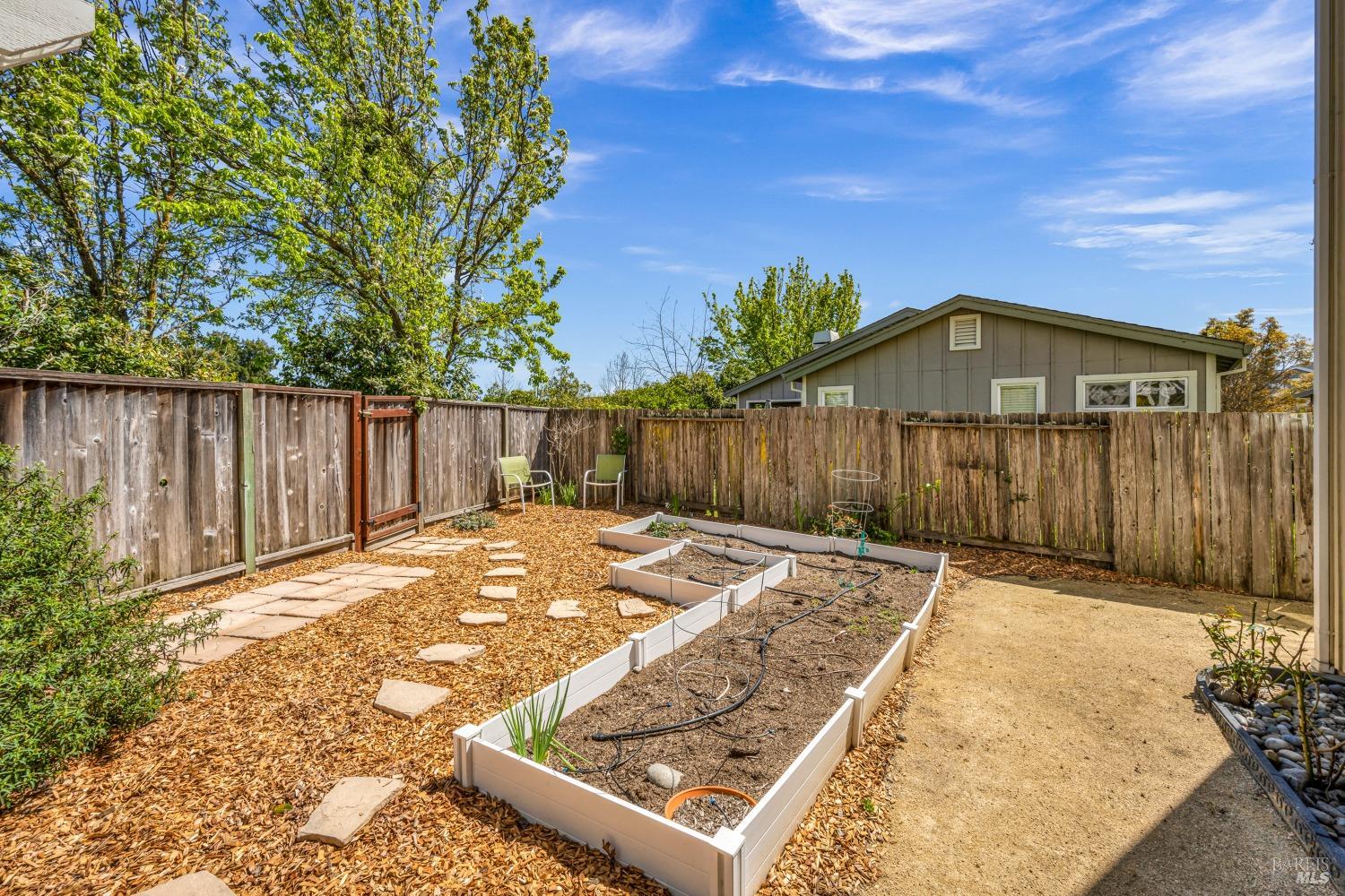 4072 Rickenbacker Dr