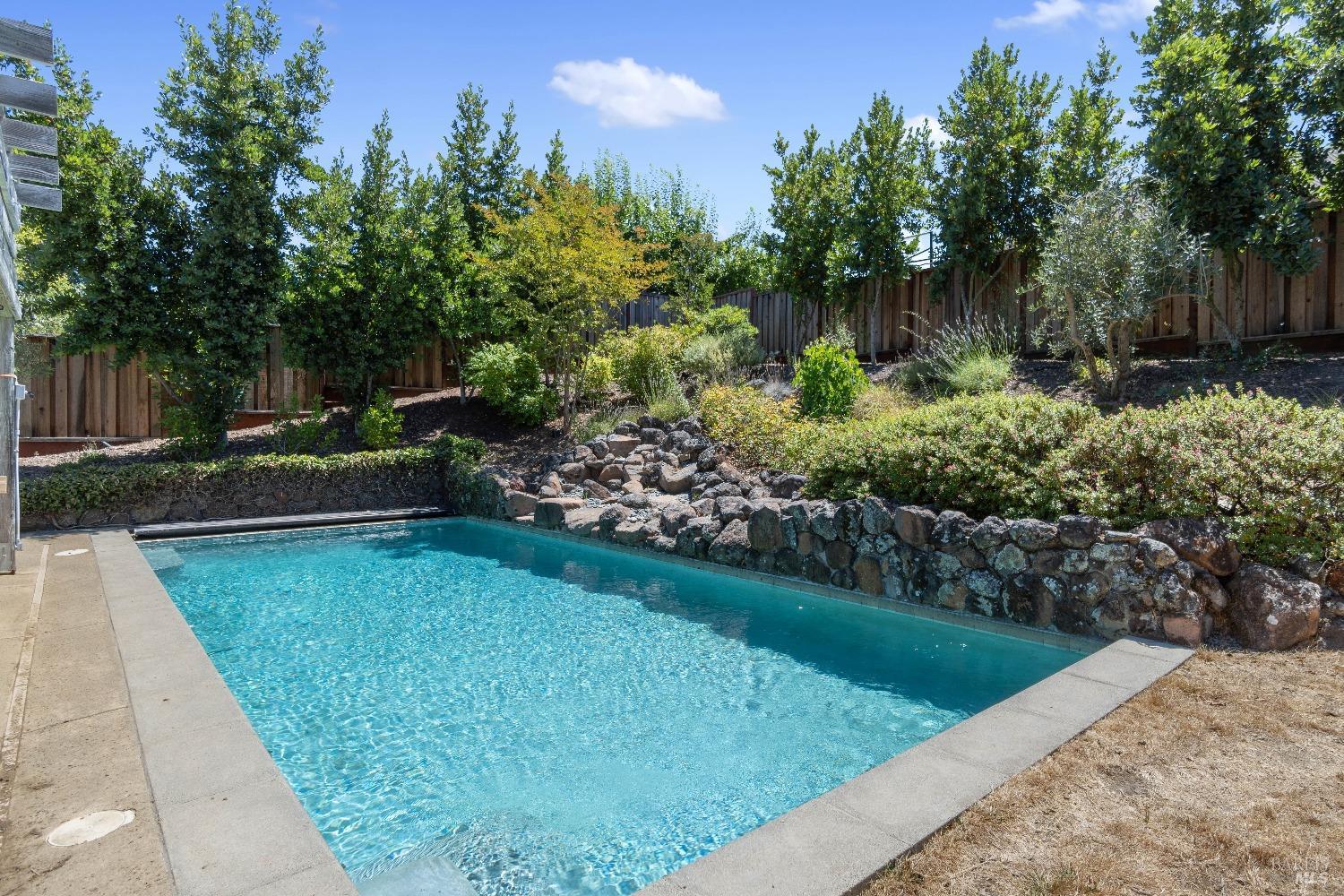 5894 Mountain Hawk Dr