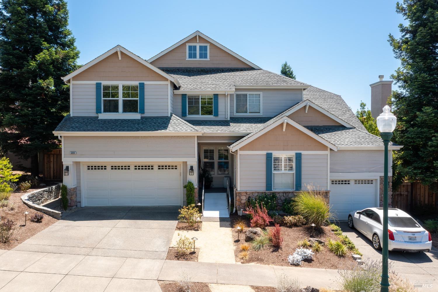 5894 Mountain Hawk Dr