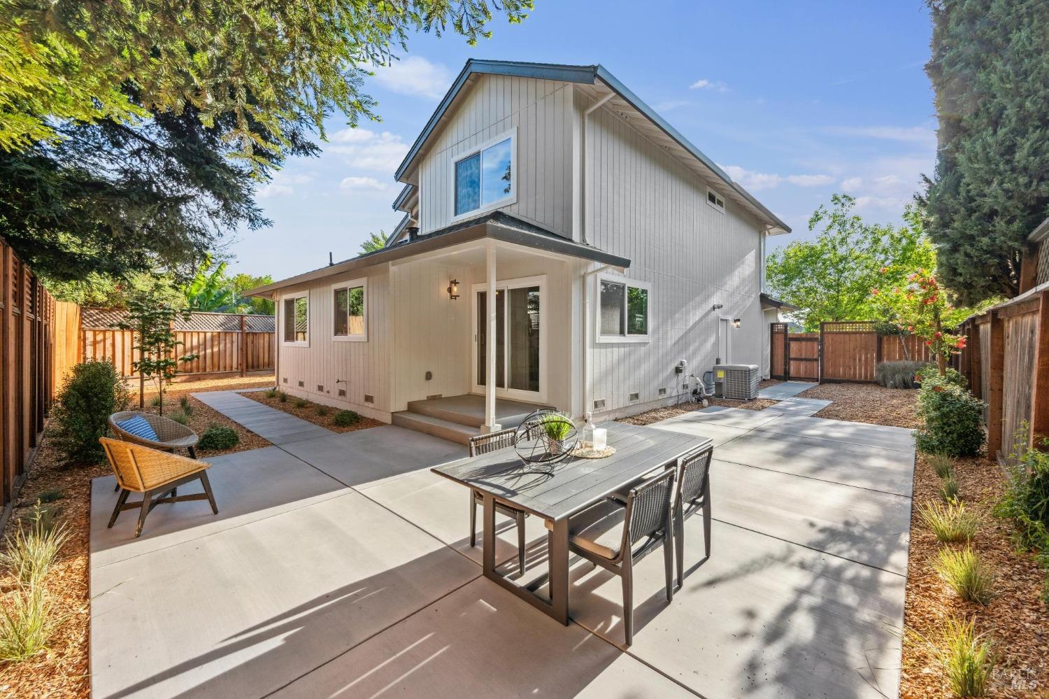2371 Red Oak Dr