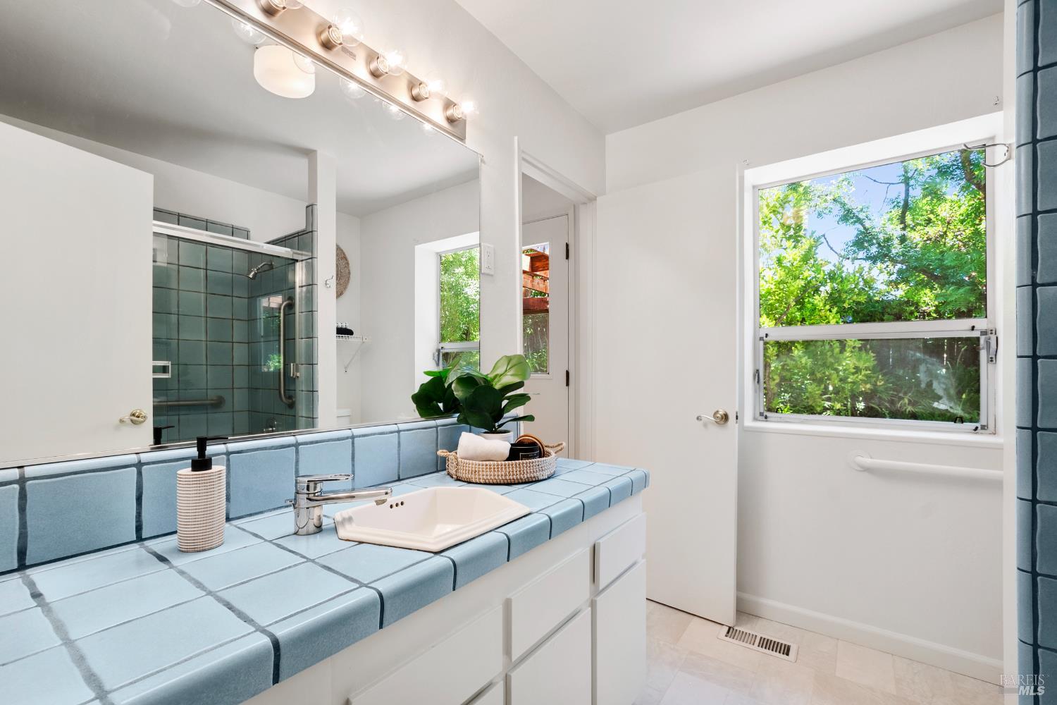 2624 Hidden Valley Dr