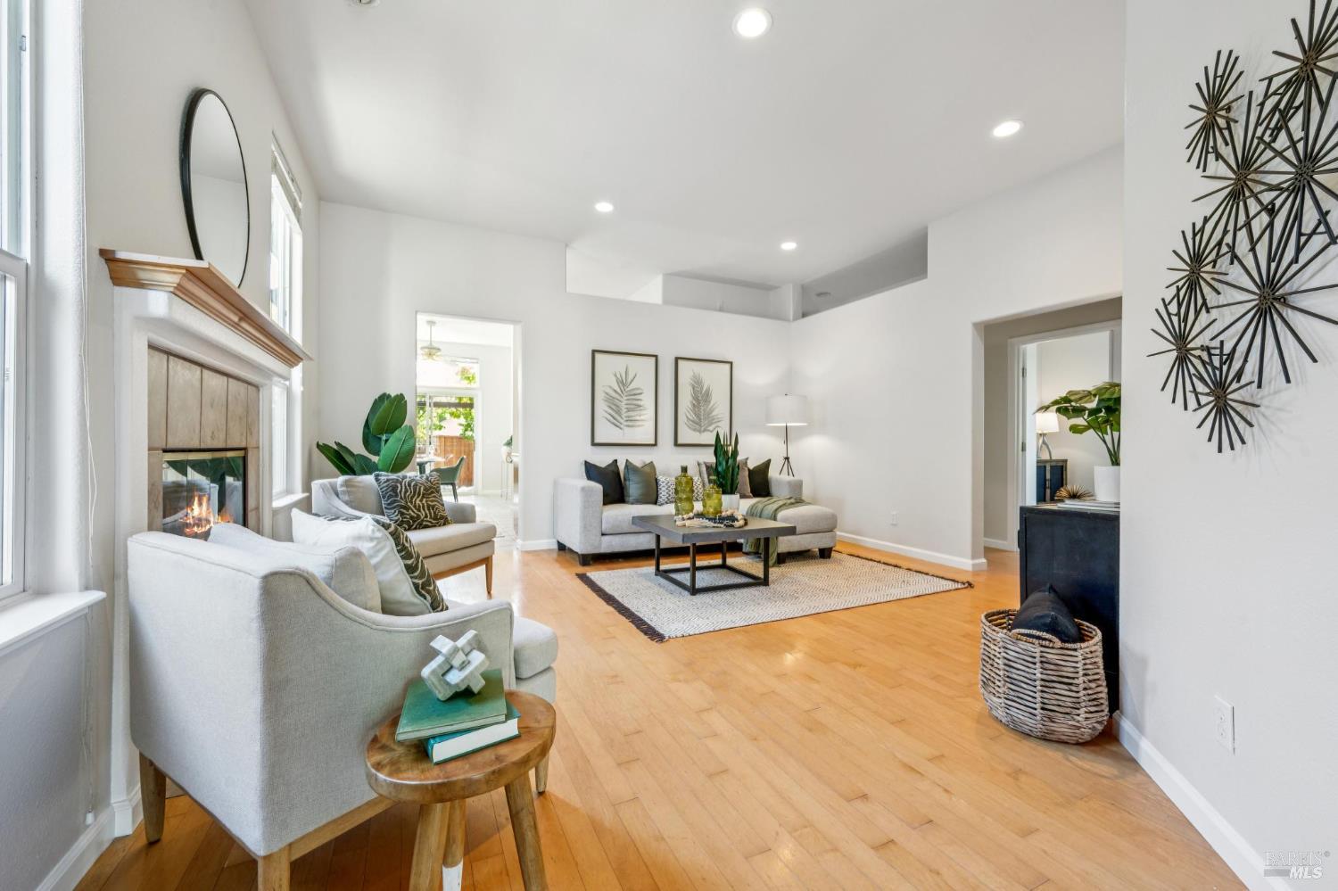 5534 Rainbow Cir