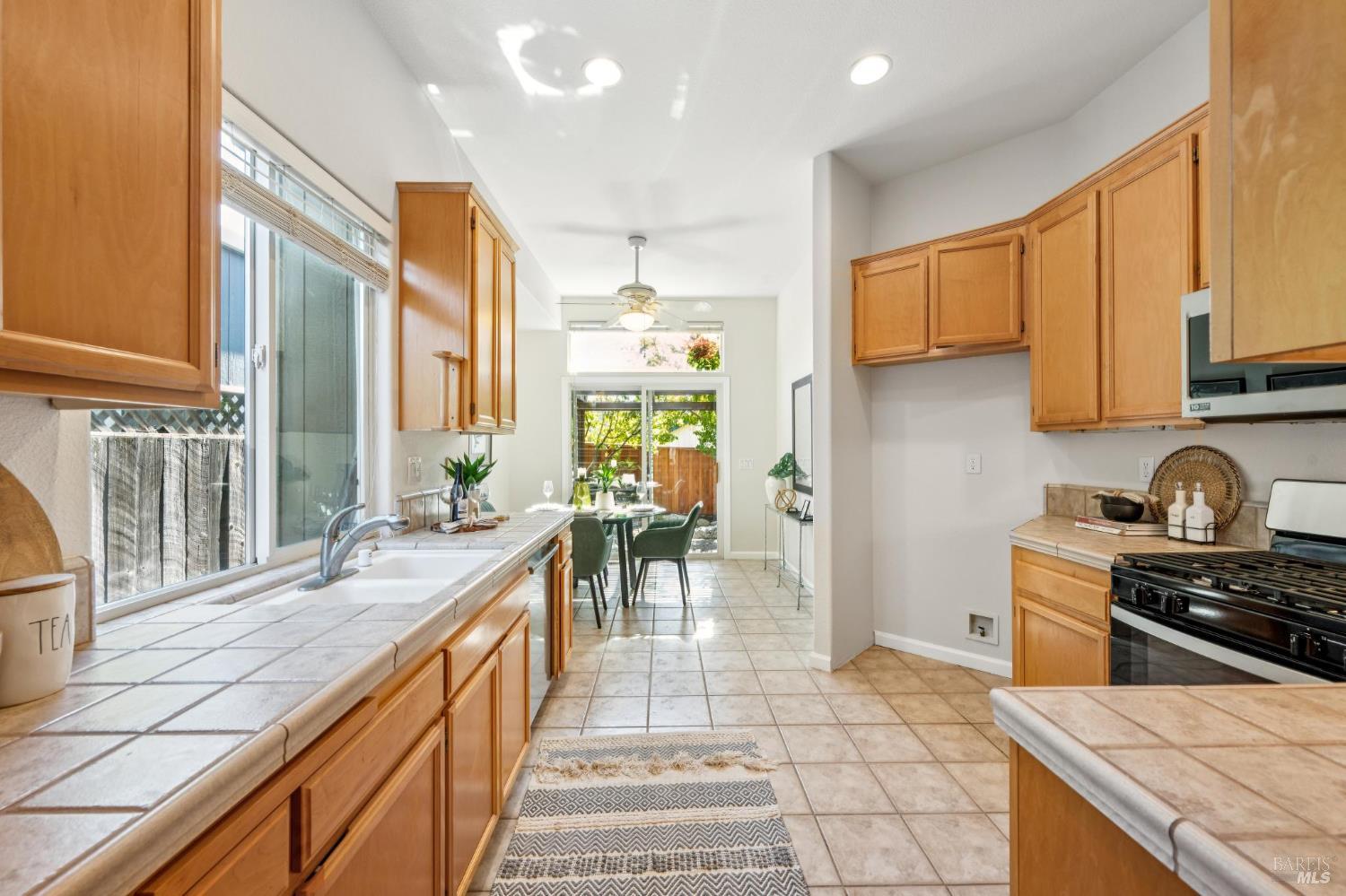 5534 Rainbow Cir