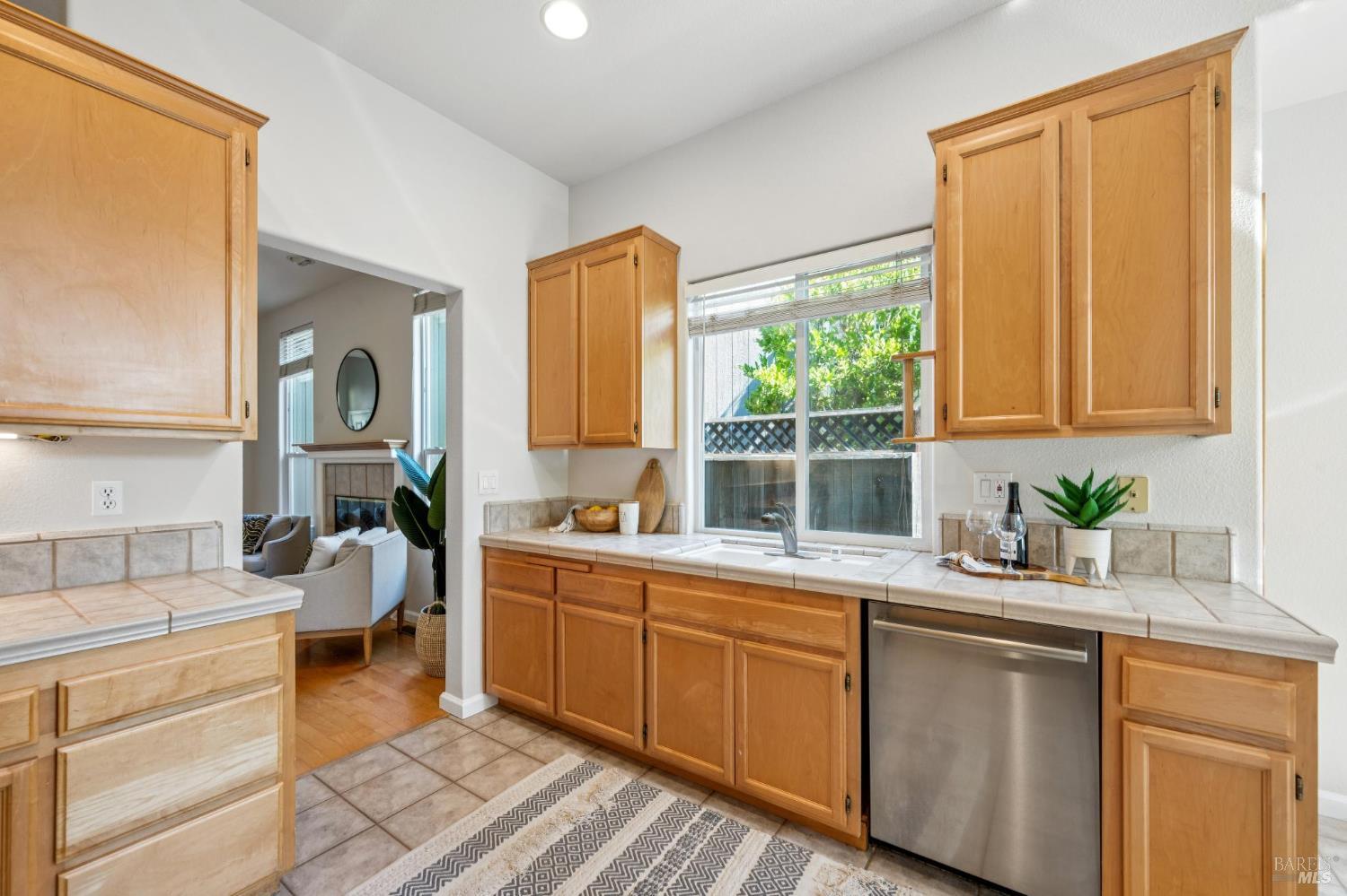 5534 Rainbow Cir