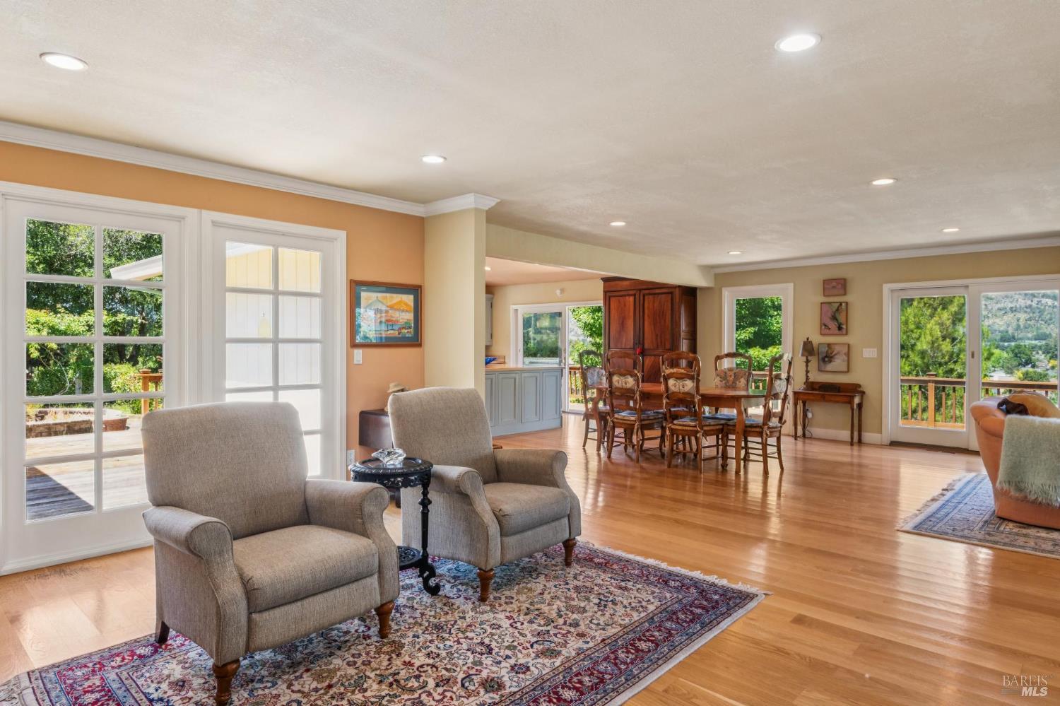 425 Oak Point Place