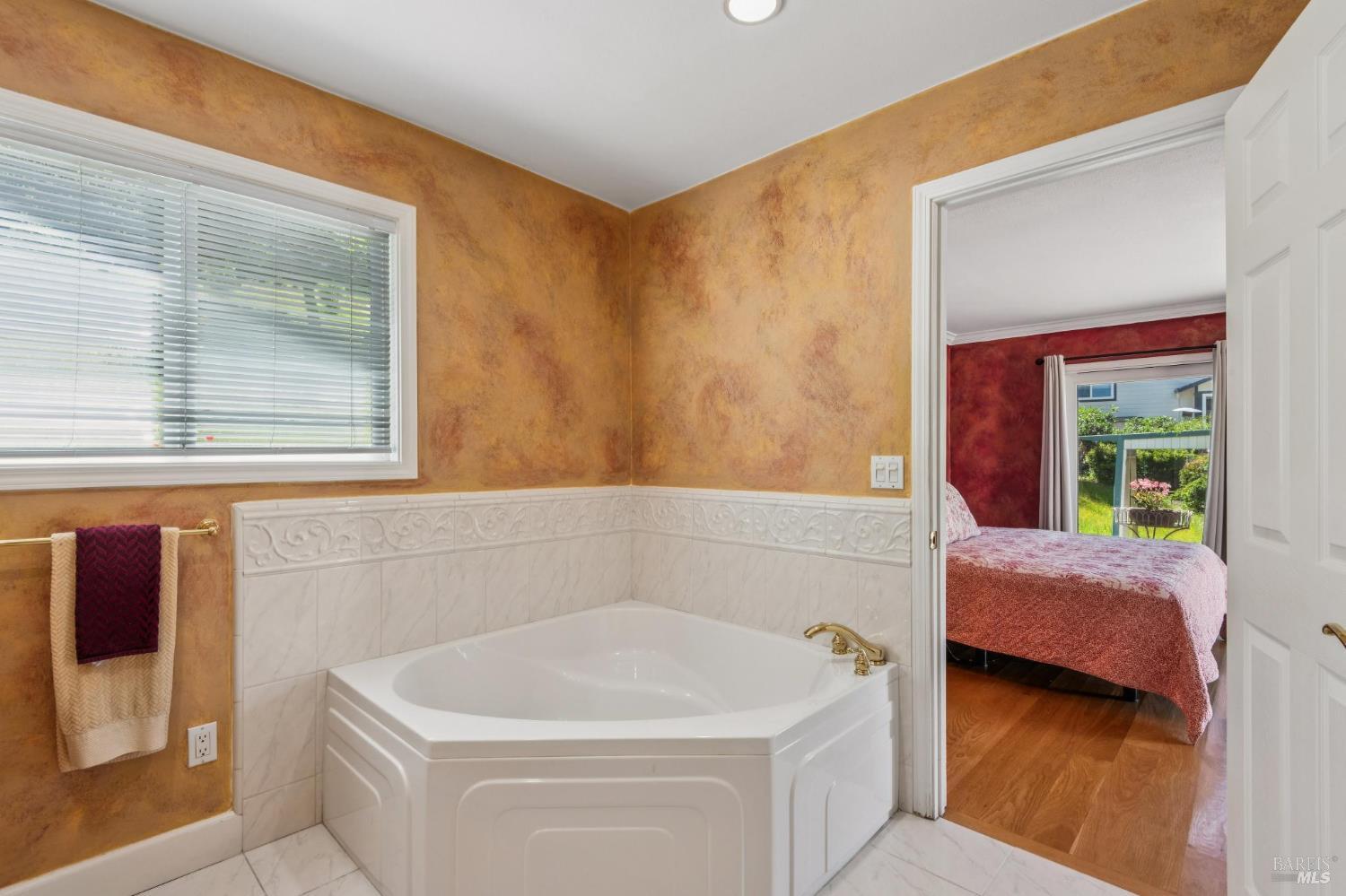 425 Oak Point Place