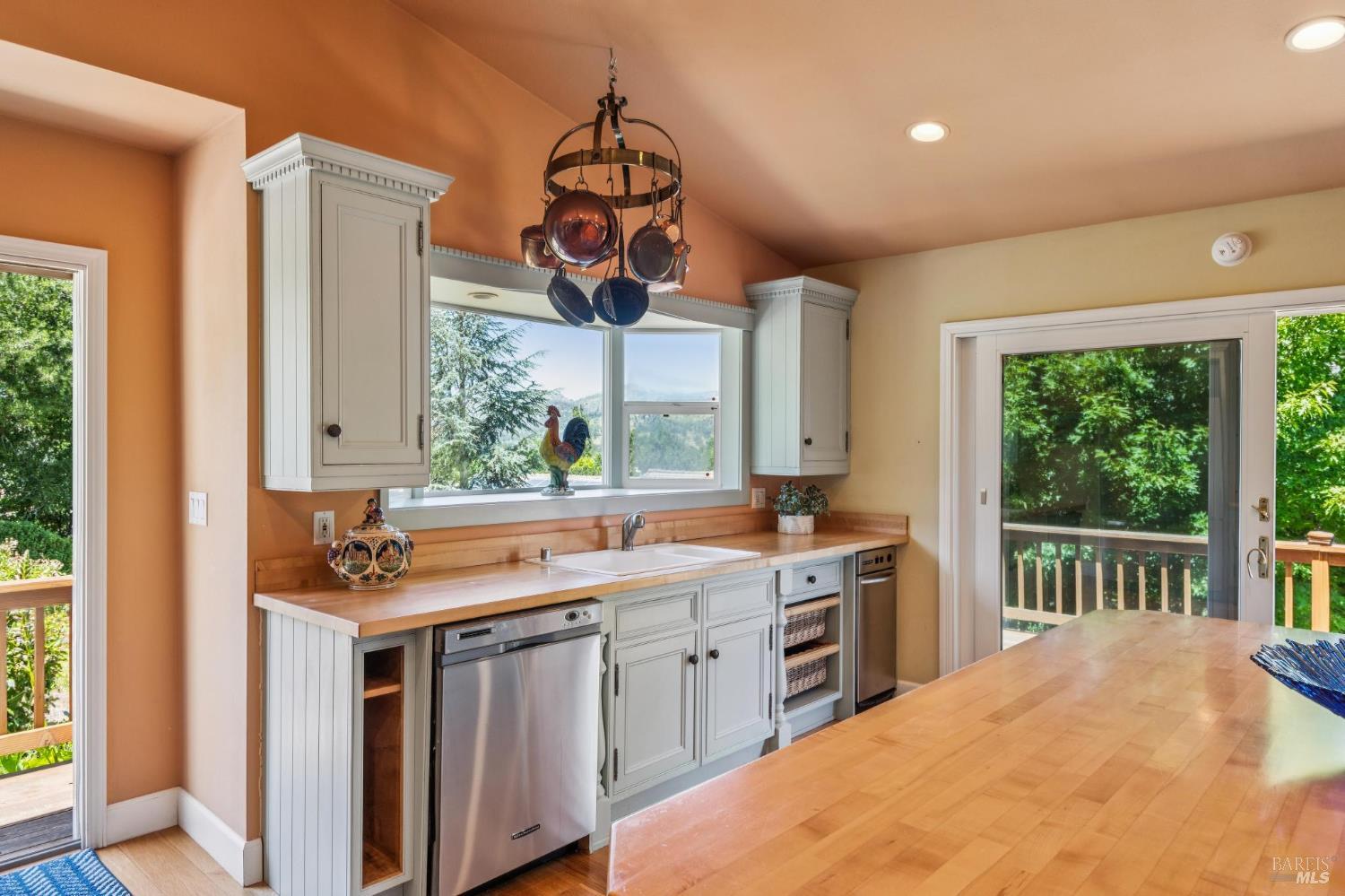 425 Oak Point Place