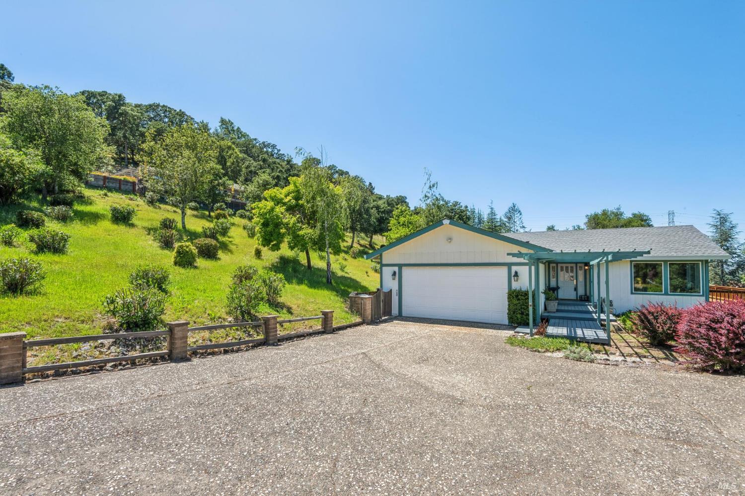 425 Oak Point Place