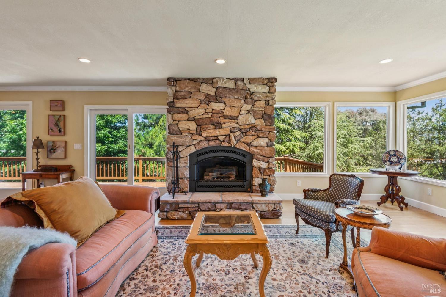 425 Oak Point Place