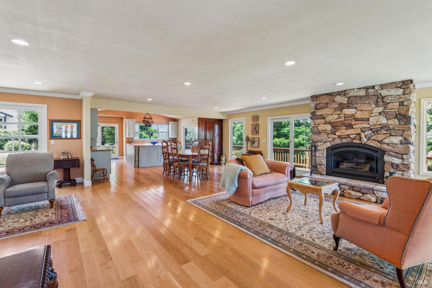 425 Oak Point Place