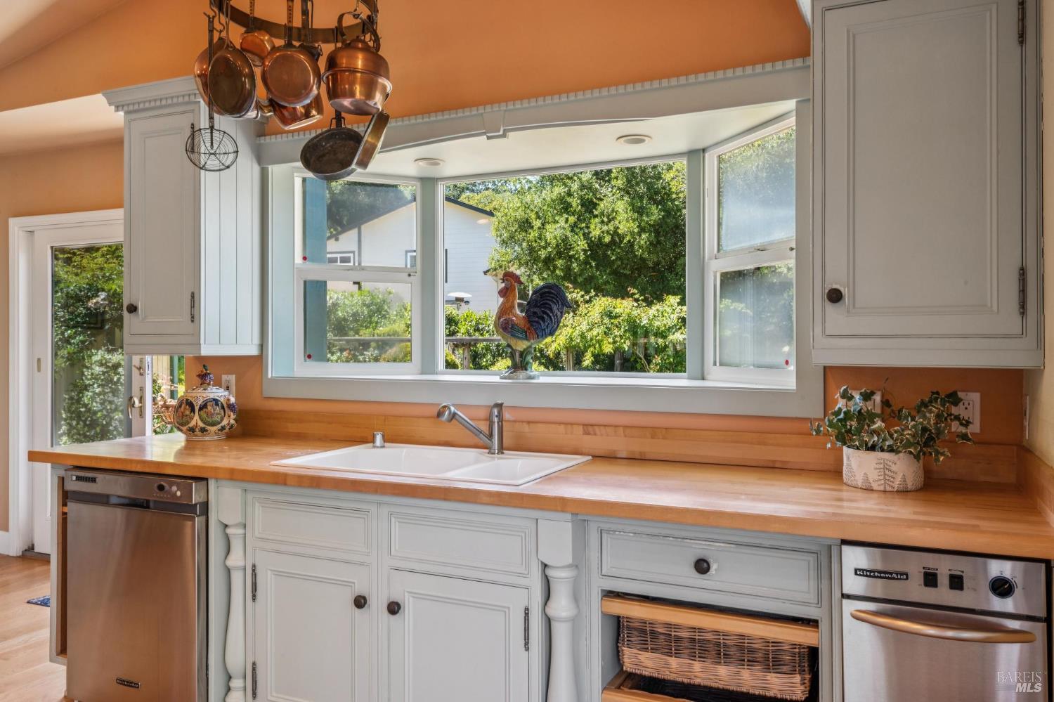 425 Oak Point Place