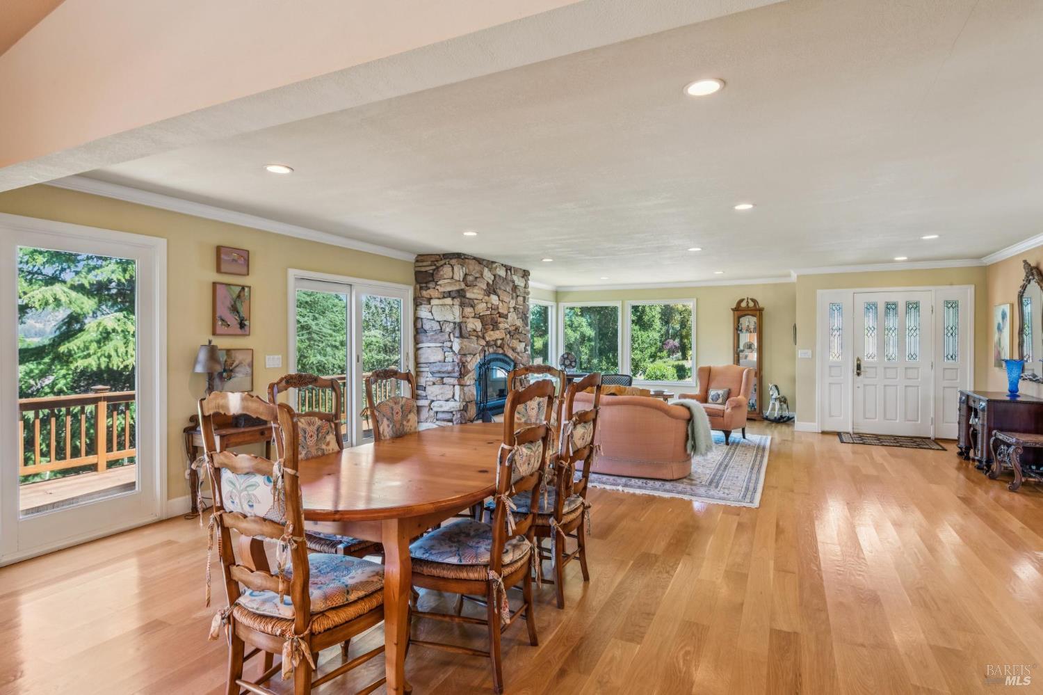425 Oak Point Place