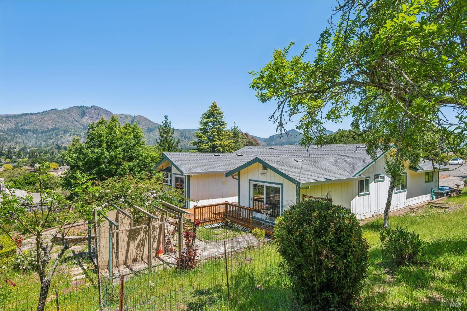 425 Oak Point Place