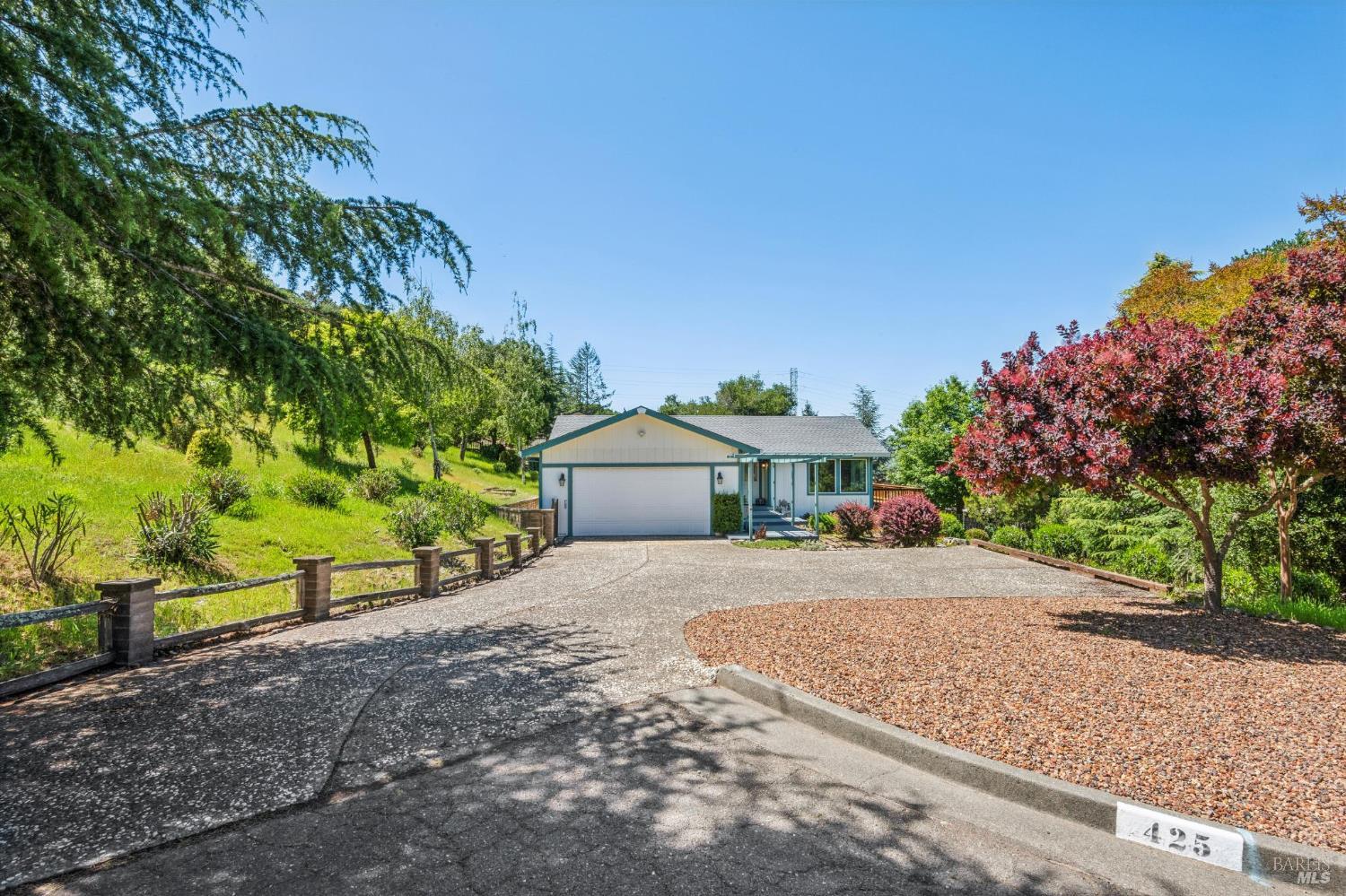 425 Oak Point Place