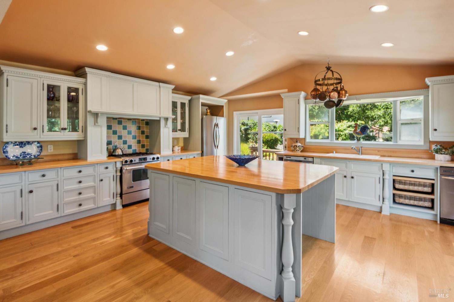 425 Oak Point Place
