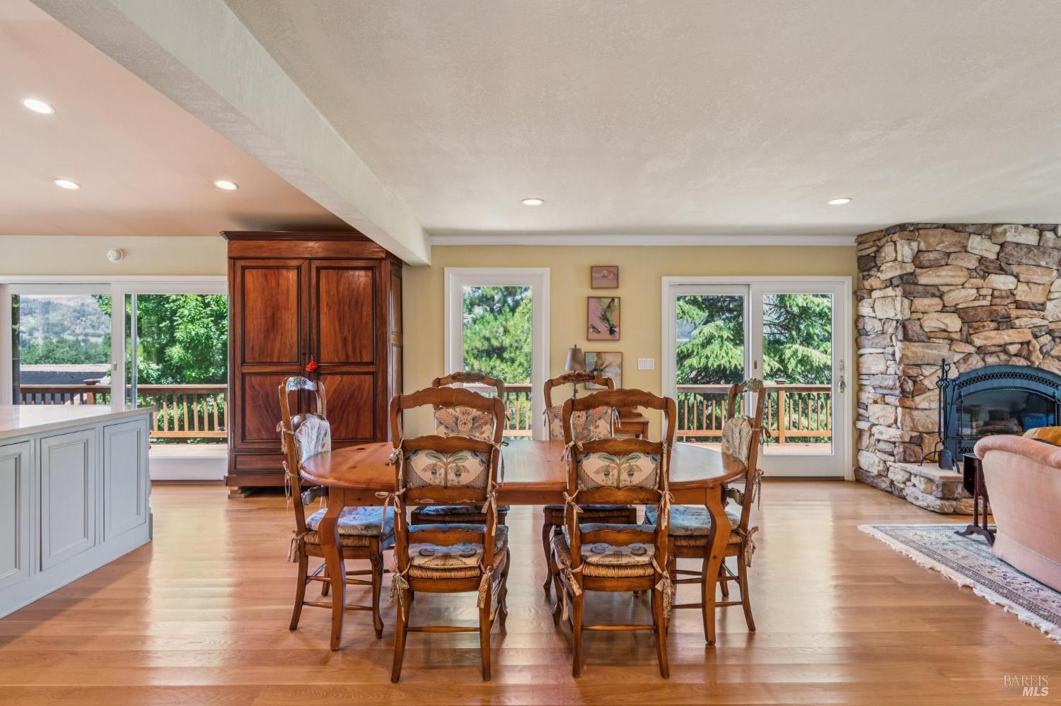 425 Oak Point Place