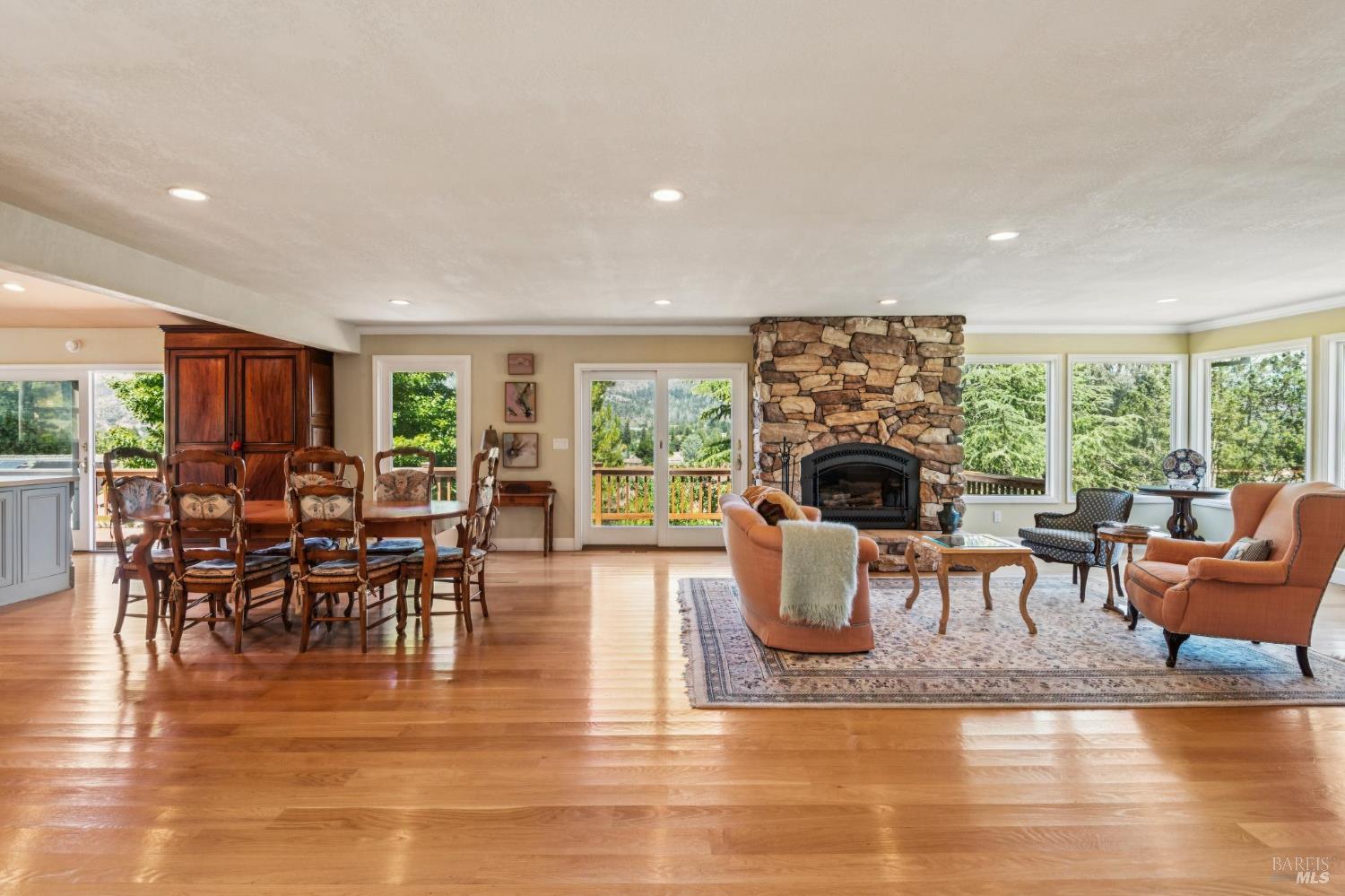 425 Oak Point Place
