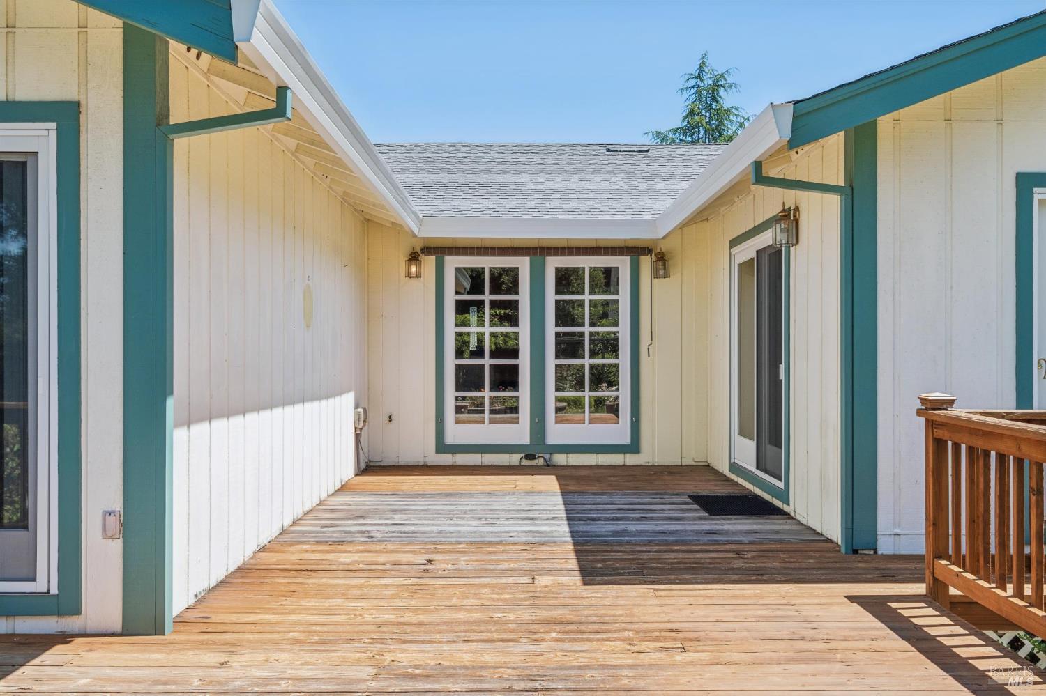 425 Oak Point Place