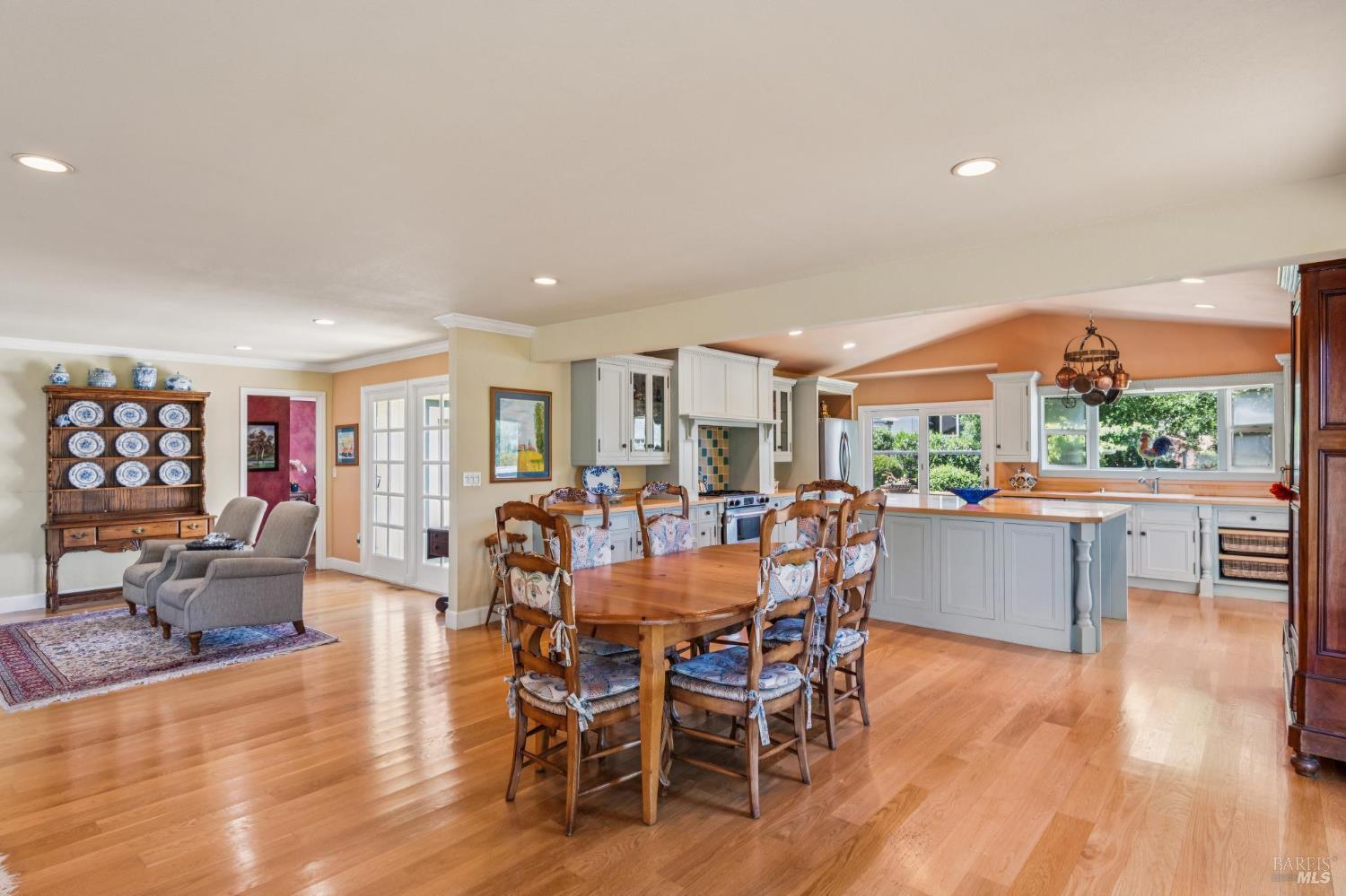 425 Oak Point Place