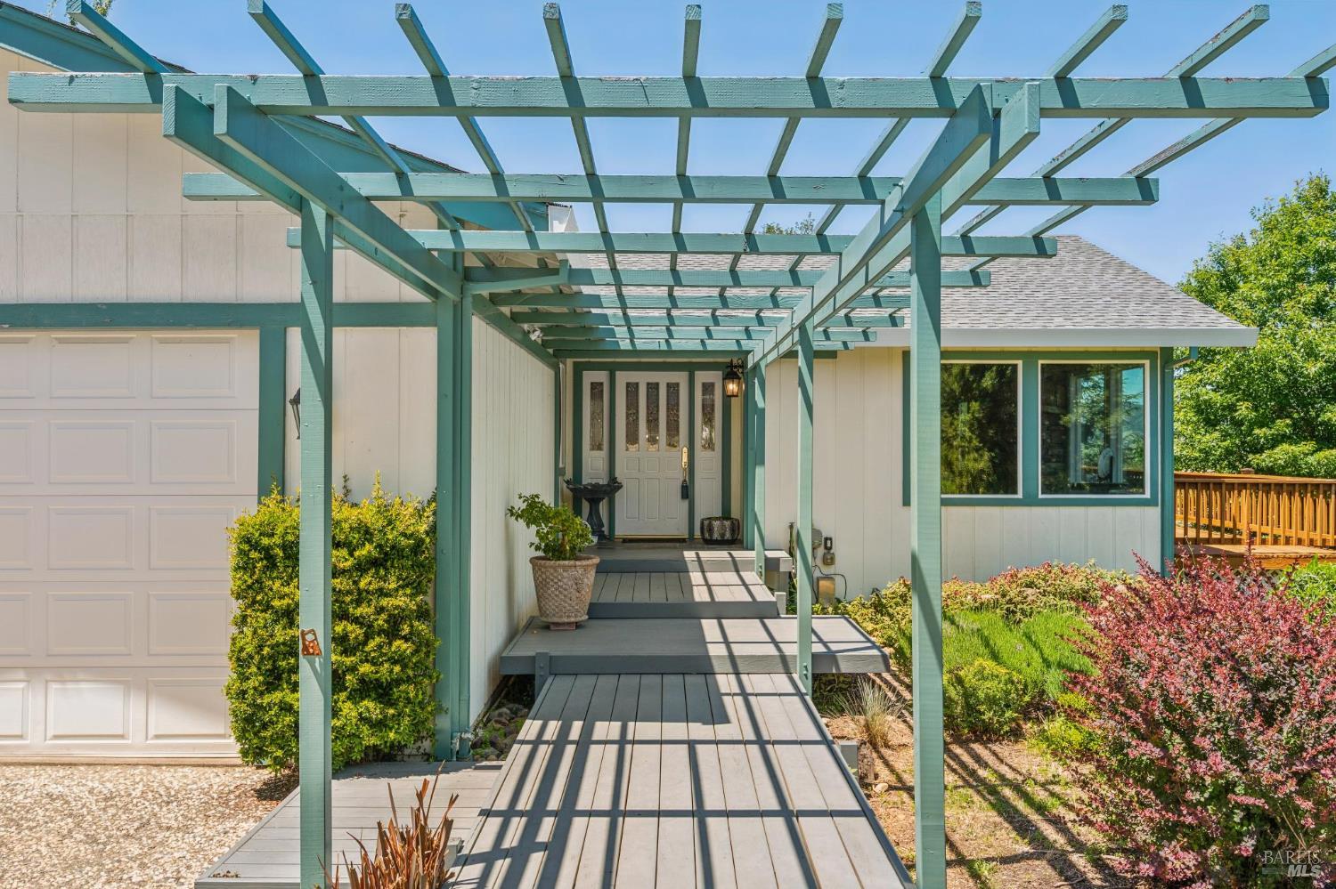 425 Oak Point Place